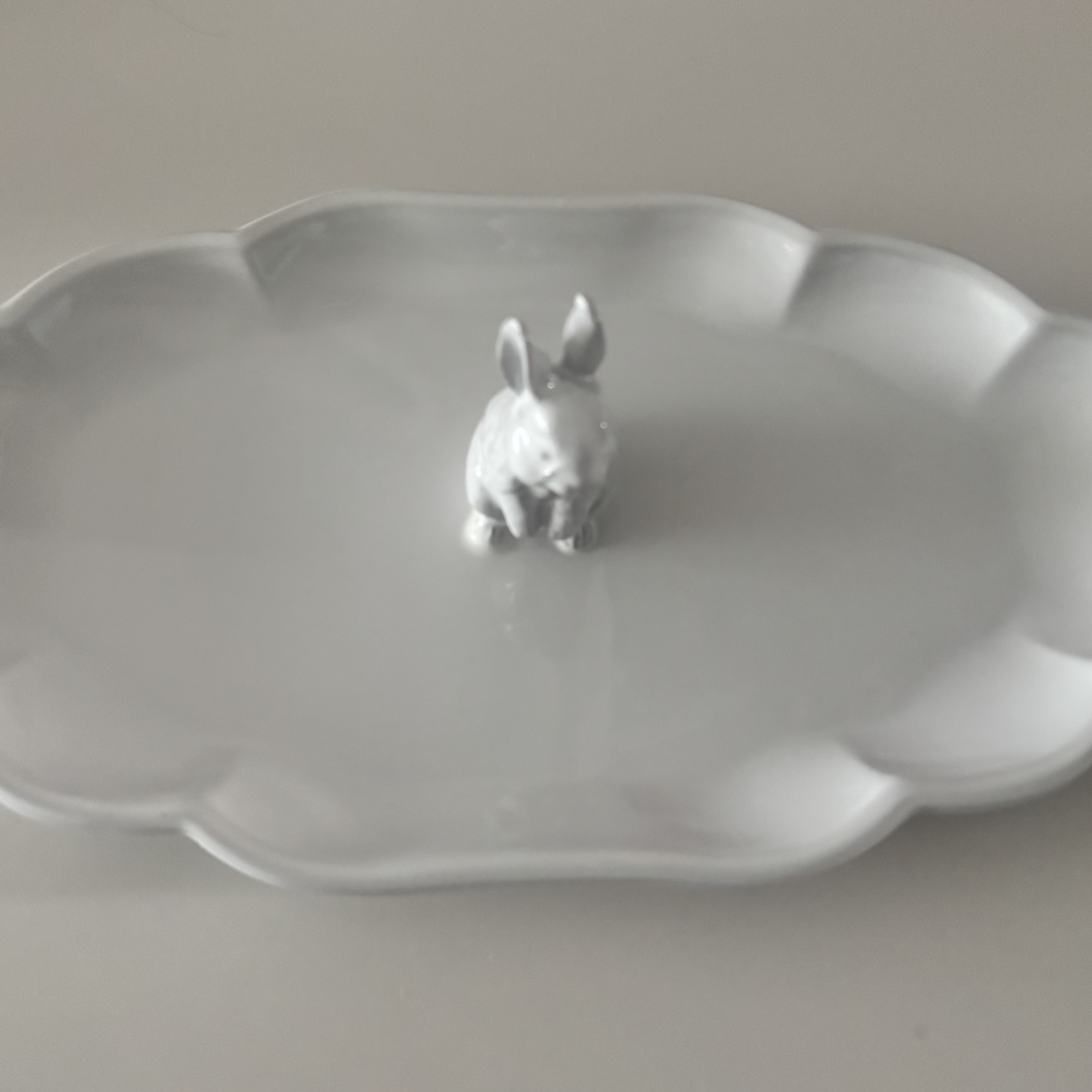 [3% 적립] Jungheejin creamic Rabbit Cloudy Dark grayish white 착용 스타일