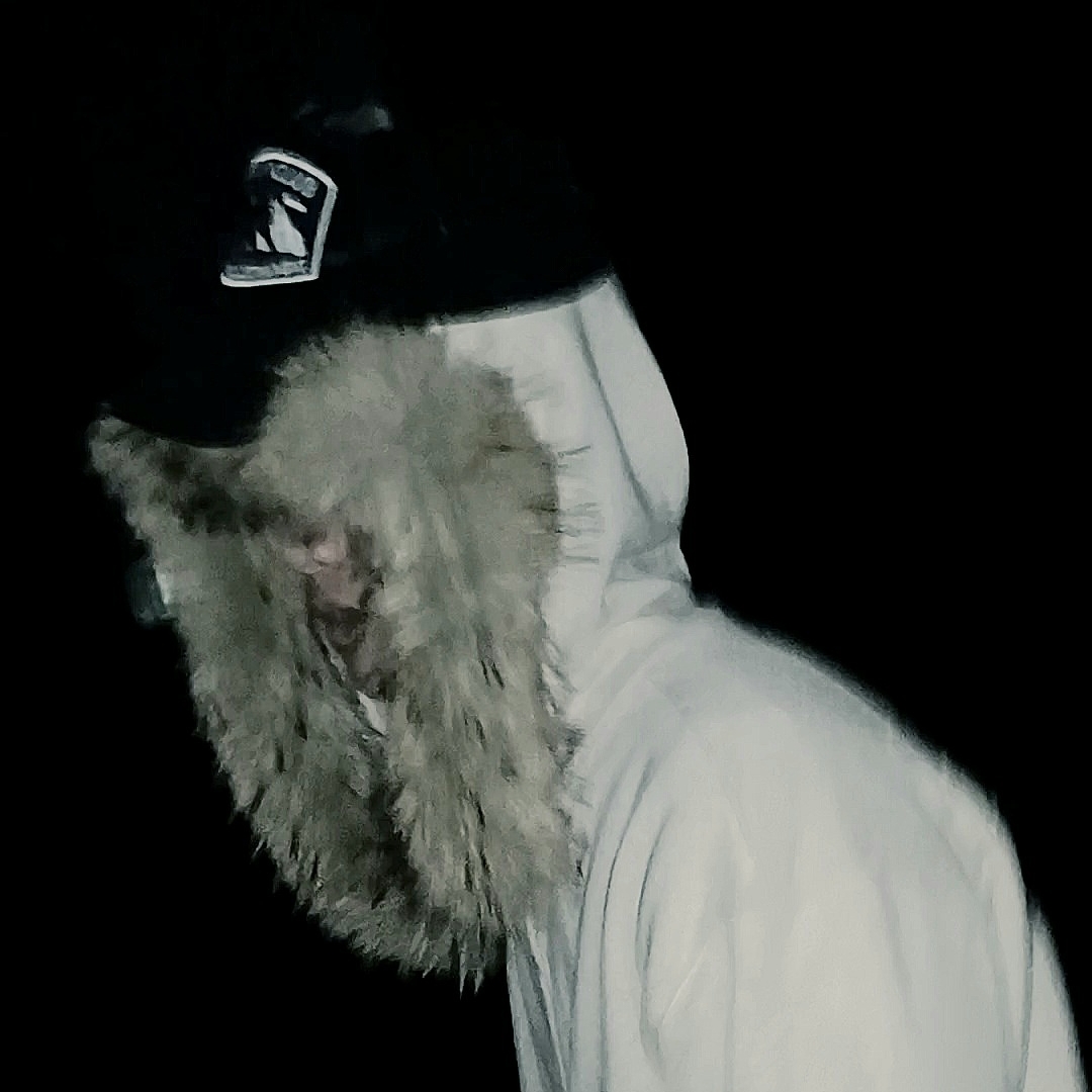EMEW Blade Zip Up Hyena 착용 스타일 - 1