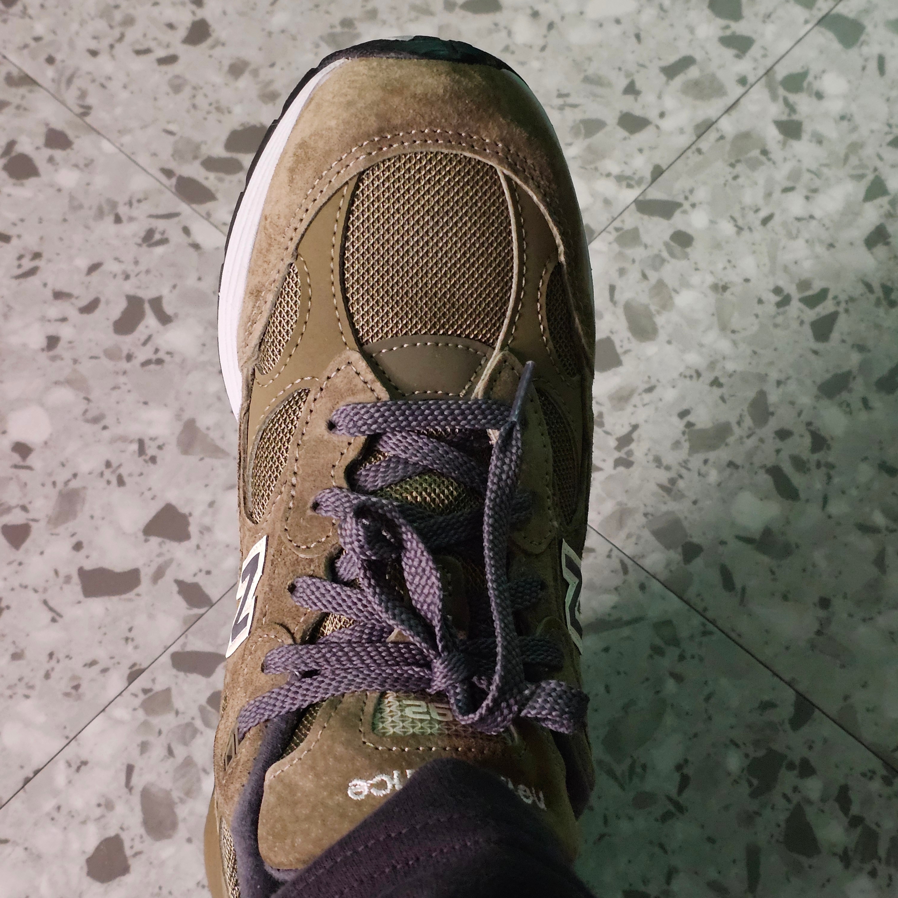 New Balance 992 Made in USA Dark Camo Covert Green - D Standard 착용 스타일 - 2