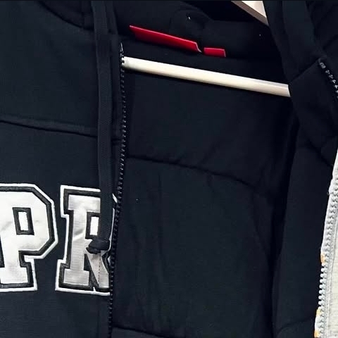 Supreme Filled Zip Up Hooded Sweatshirt Black - 26SS 착용 스타일 - 3