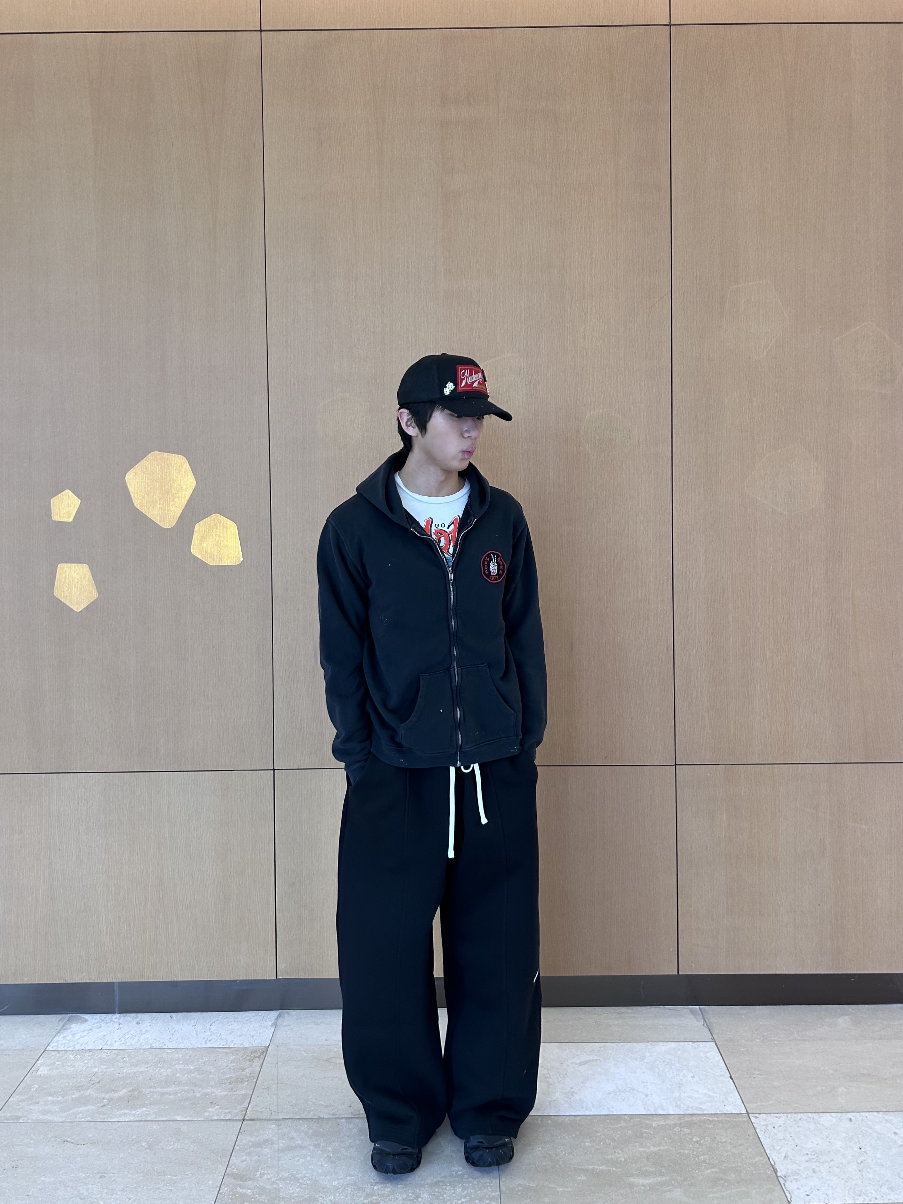 MadeWorn Love Not War Coal - 26SS 착용 스타일 - 2