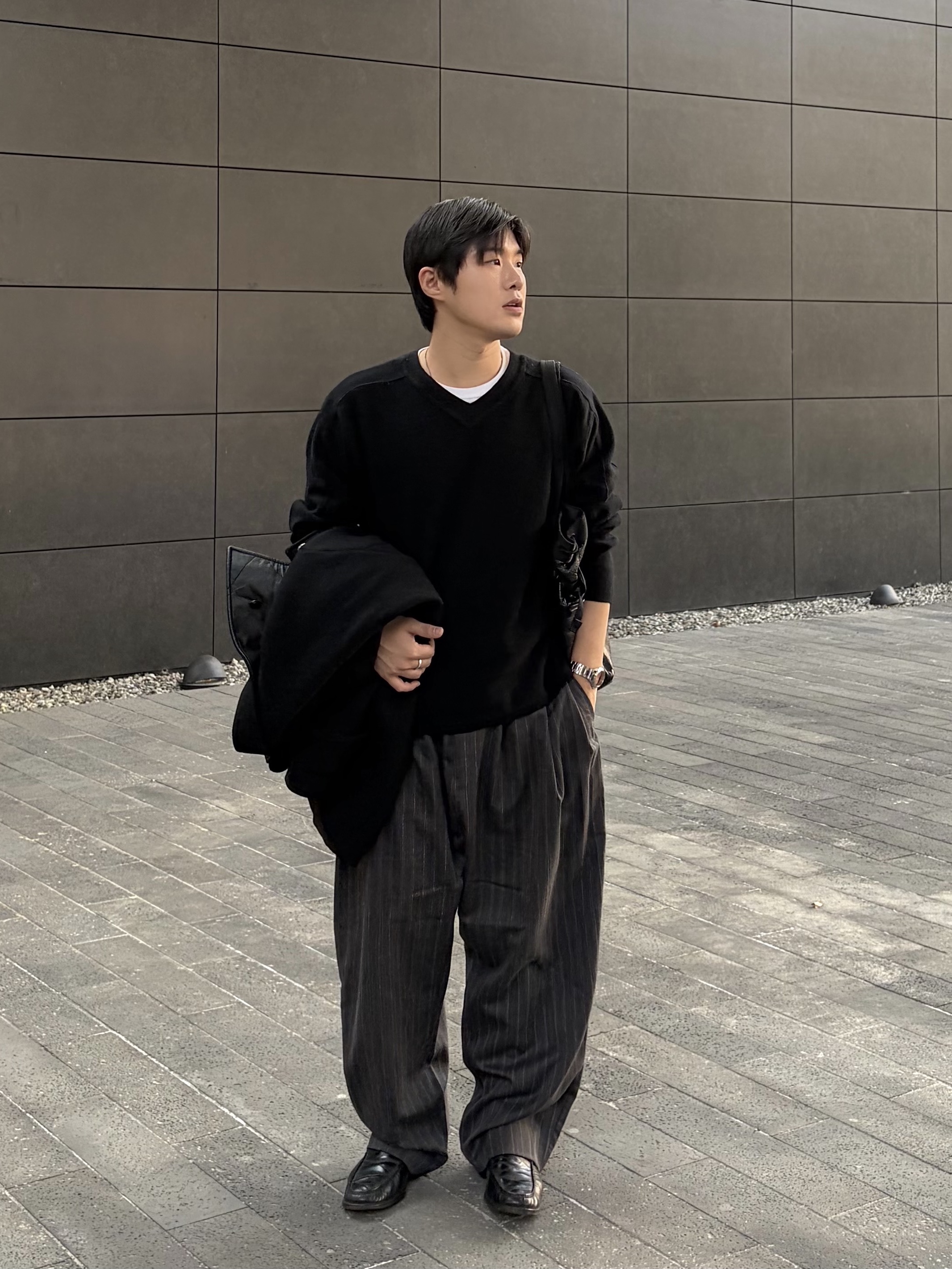 noun Wide Tapered Pants Stripe Charcoal 착용 스타일 - 1