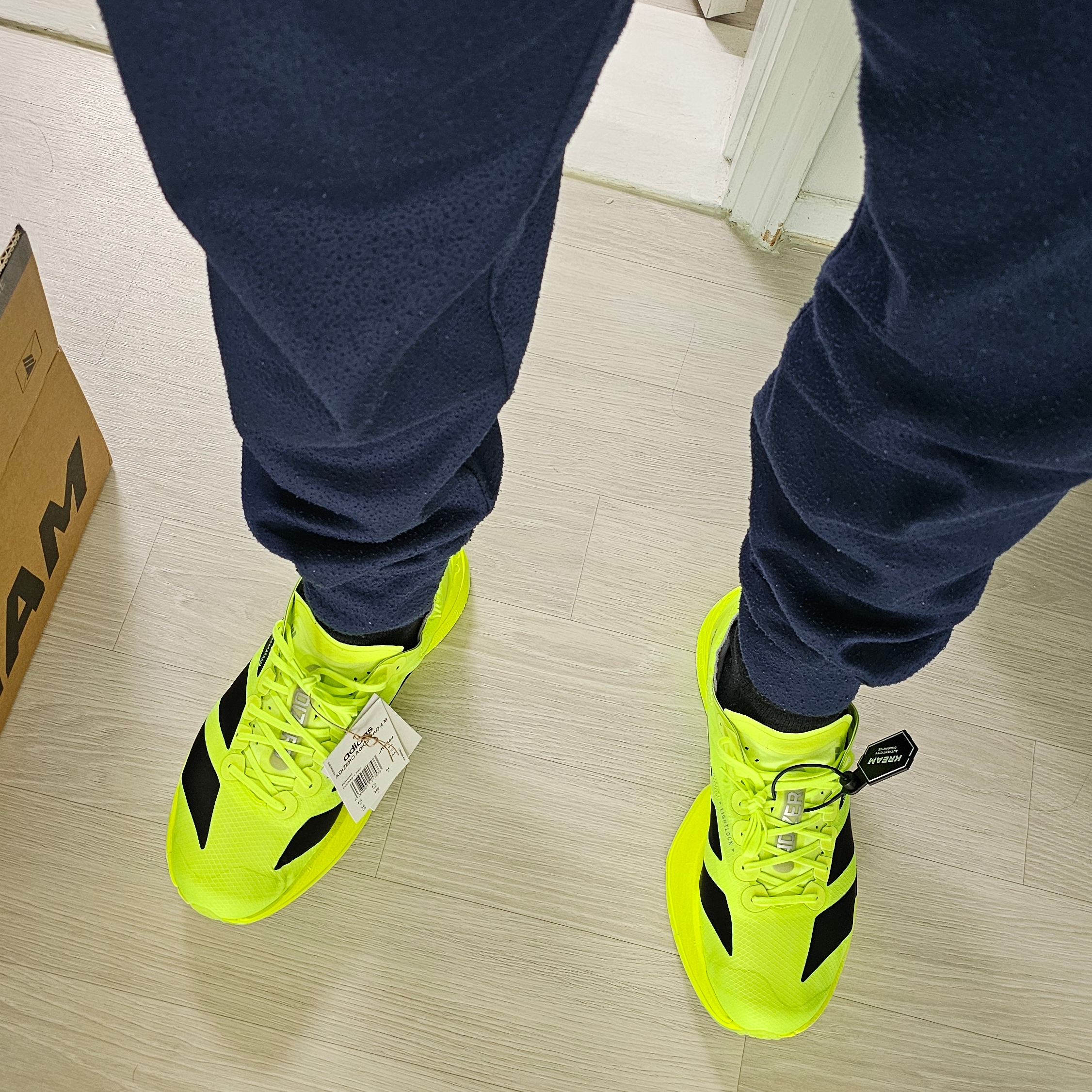 Adidas Adizero Adios Pro 4 Lucid Lemon Core Black 착용 스타일 - 1