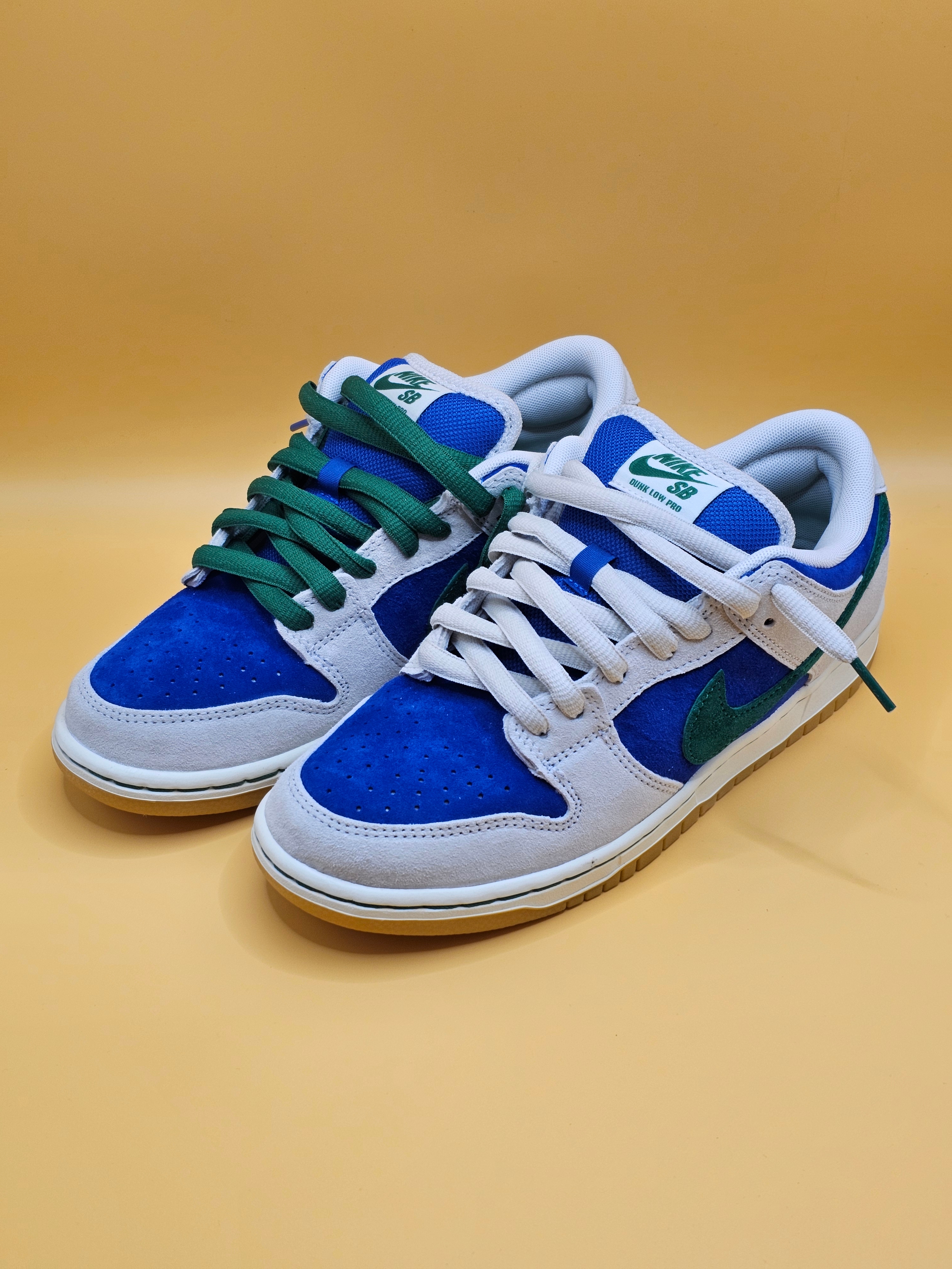 Nike SB Dunk Low Pro Phantom and Hyper Royal 착용 스타일 - 3