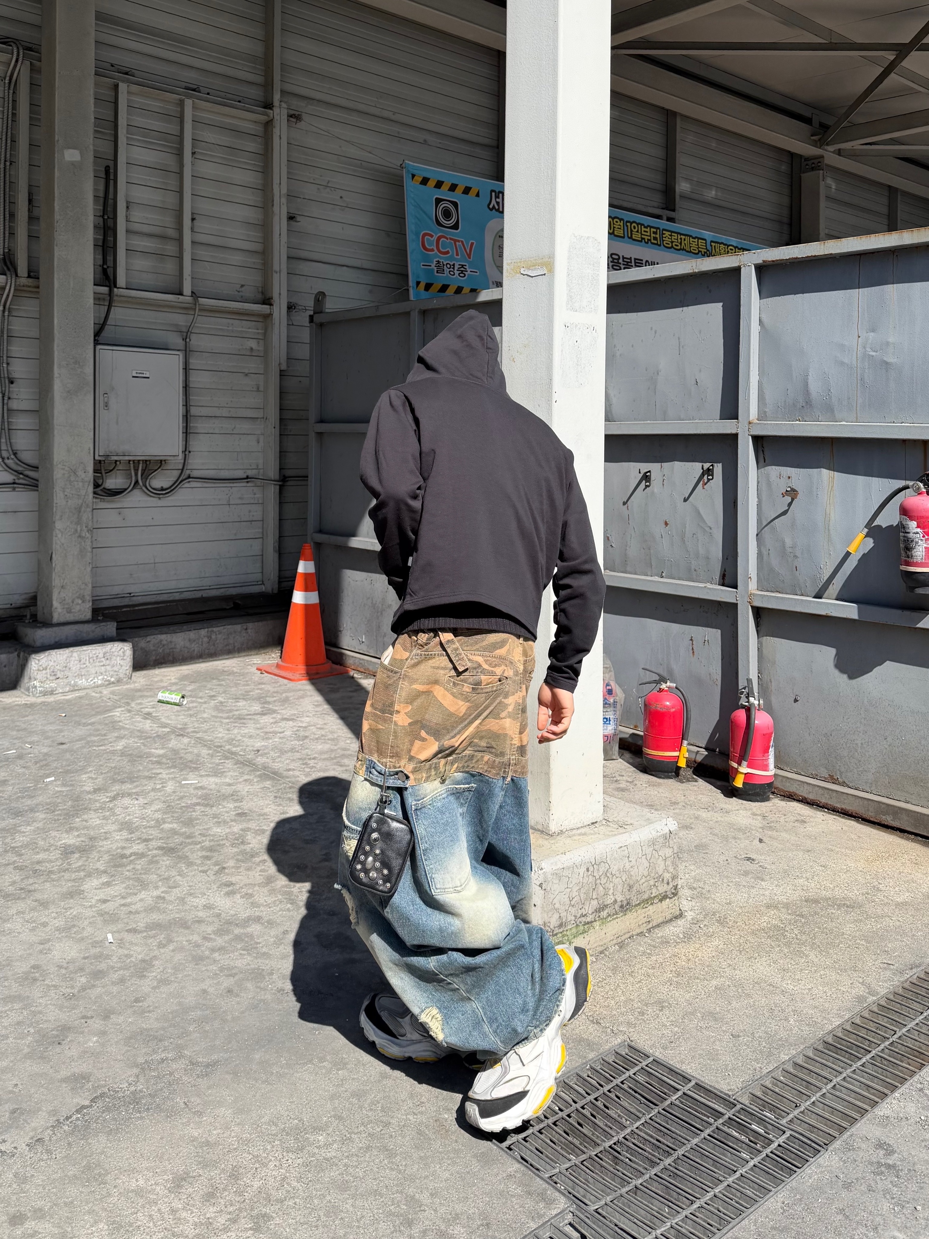 Surgery Clover Logo Beanie Ver.2 Grey, Balenciaga Cargo Sneakers Grey Black Yellow 착용 스타일 - 4