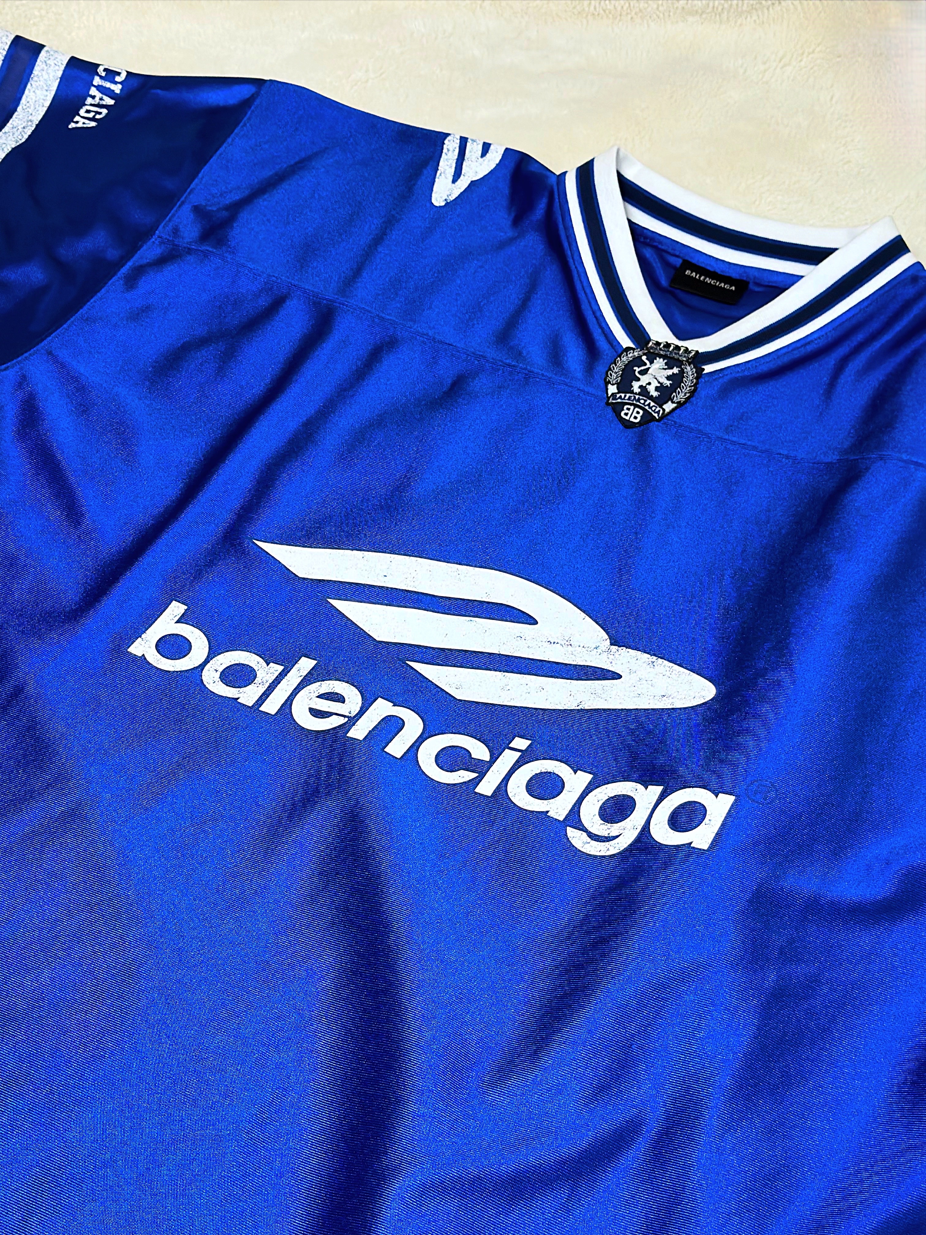 Balenciaga 3B Football V-Neck T-Shirt Oversized Royal Blue White, Balenciaga Flared Cargo Pants Black 착용 스타일 - 2