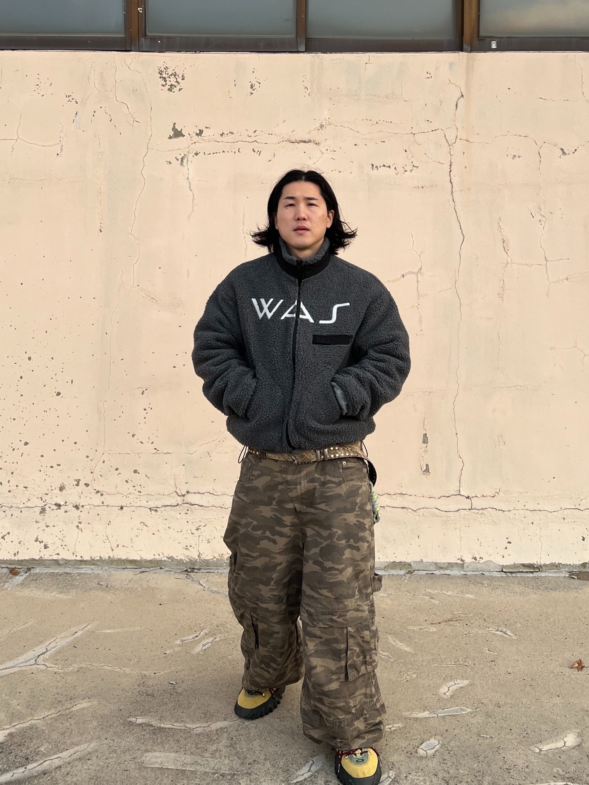 [KREAM Exclusive] Kamien Titan Baggy Pants Kream Camo, Oakley Factory Team Suede Flesh Edge Boots Yellow 착용 스타일 - 3