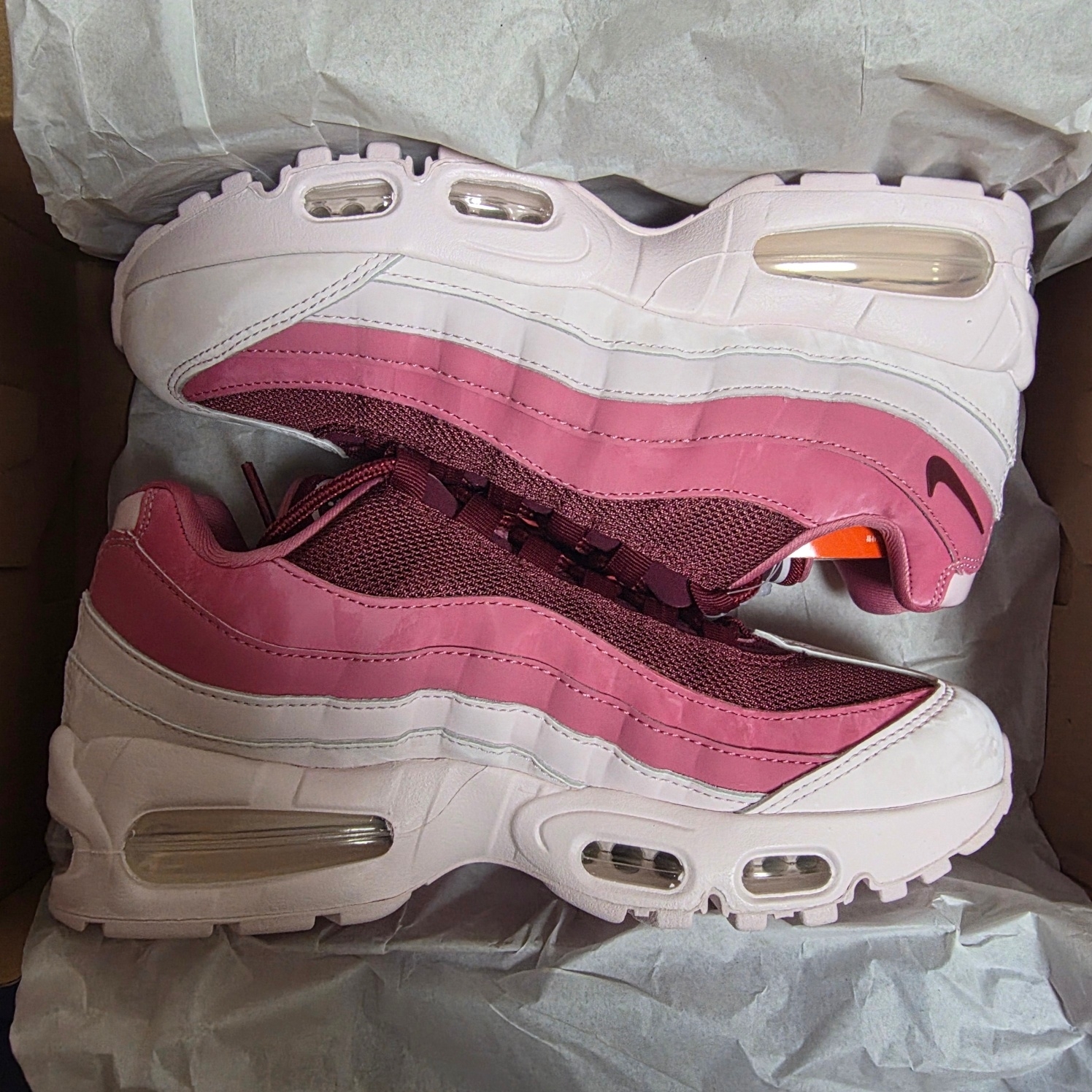 (W) Nike Air Max 95 Big Bubble Valentine's Day Team Red Peony 착용 스타일