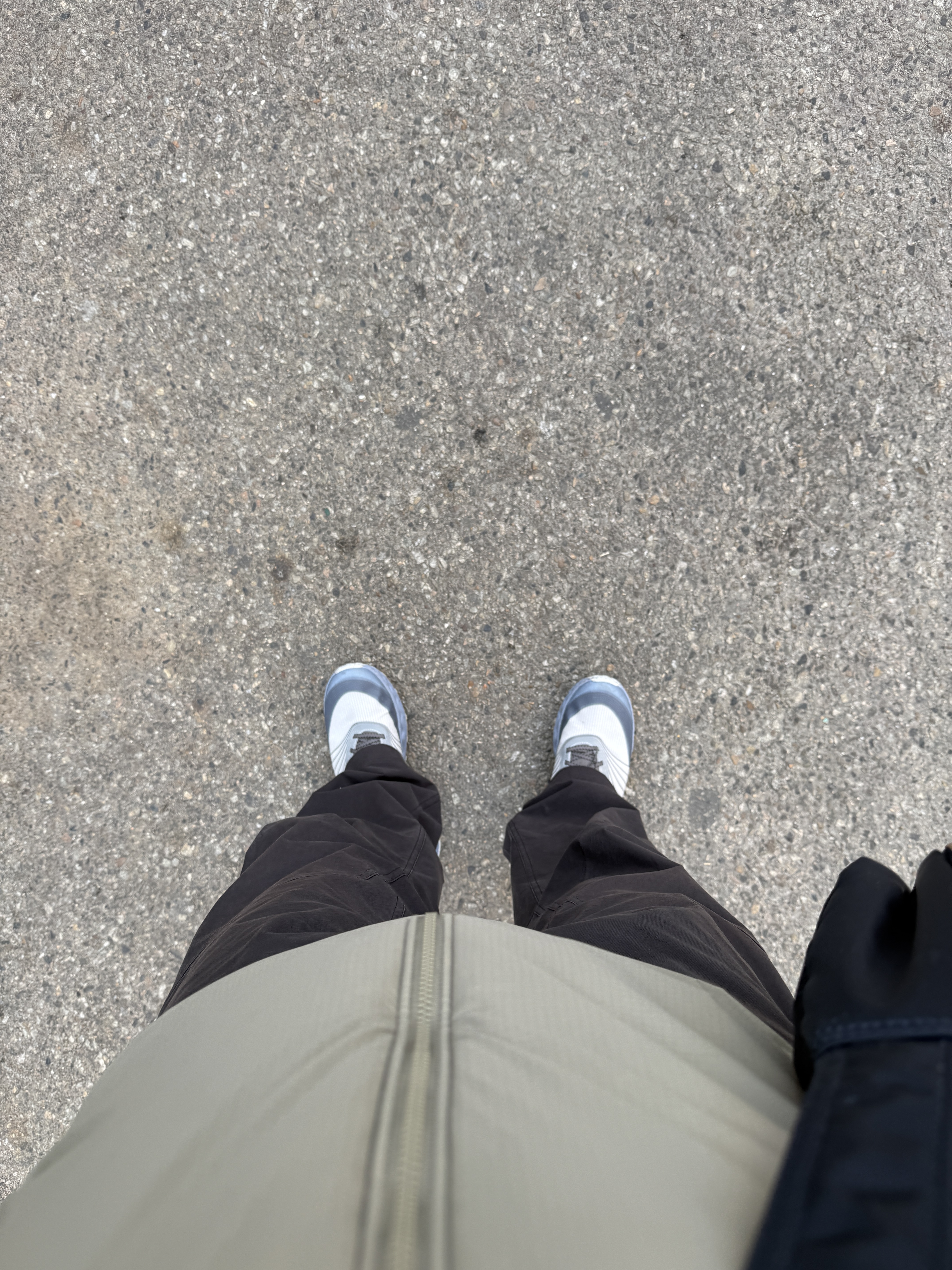 Arc'teryx Atom AR Hoody Distortion, Arc'teryx Cronin Cotton Pants Black 착용 스타일