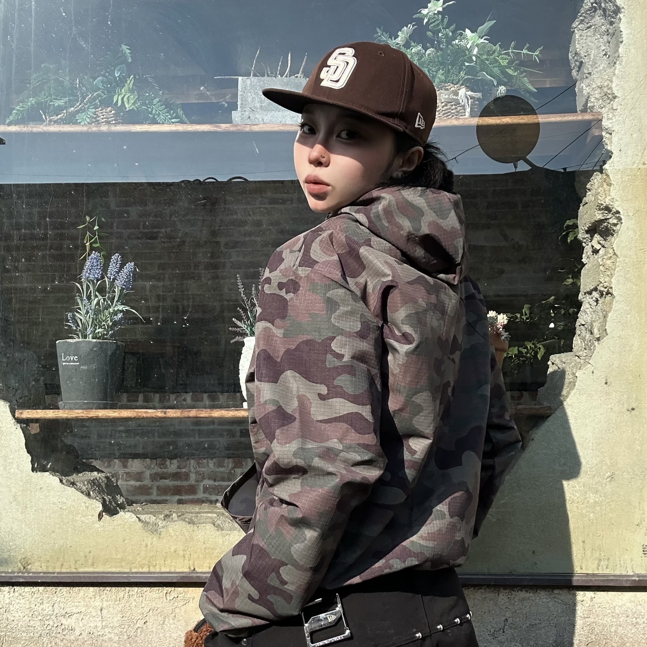 SLOW RECORD HOUSE Ripstop Camo Windbreaker Khaki 착용 스타일 - 2