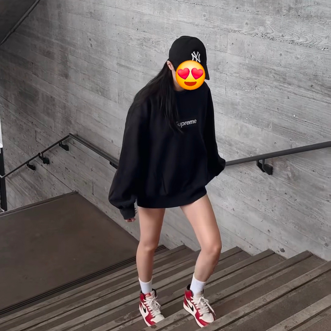 Supreme Washed Box Logo Crewneck Black - 25SS 착용 스타일 - 2