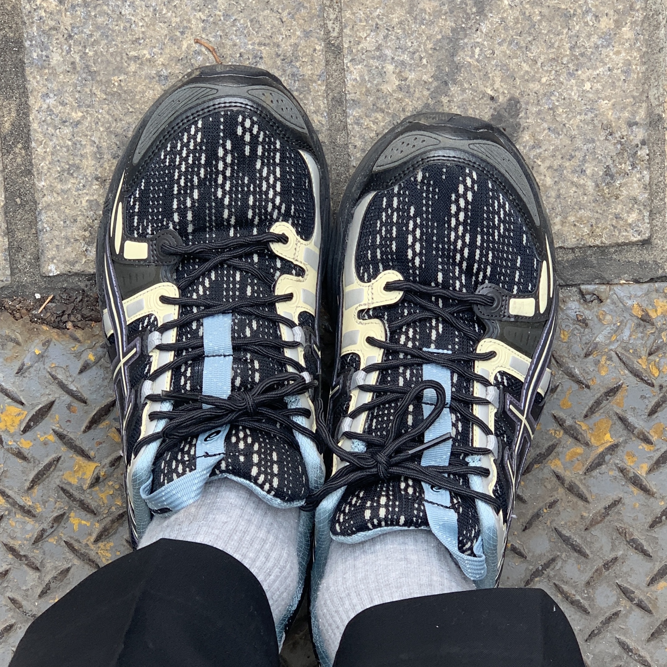 Asics UB5-S Gel-Nimbus 9 Black Gunmetal 착용 스타일