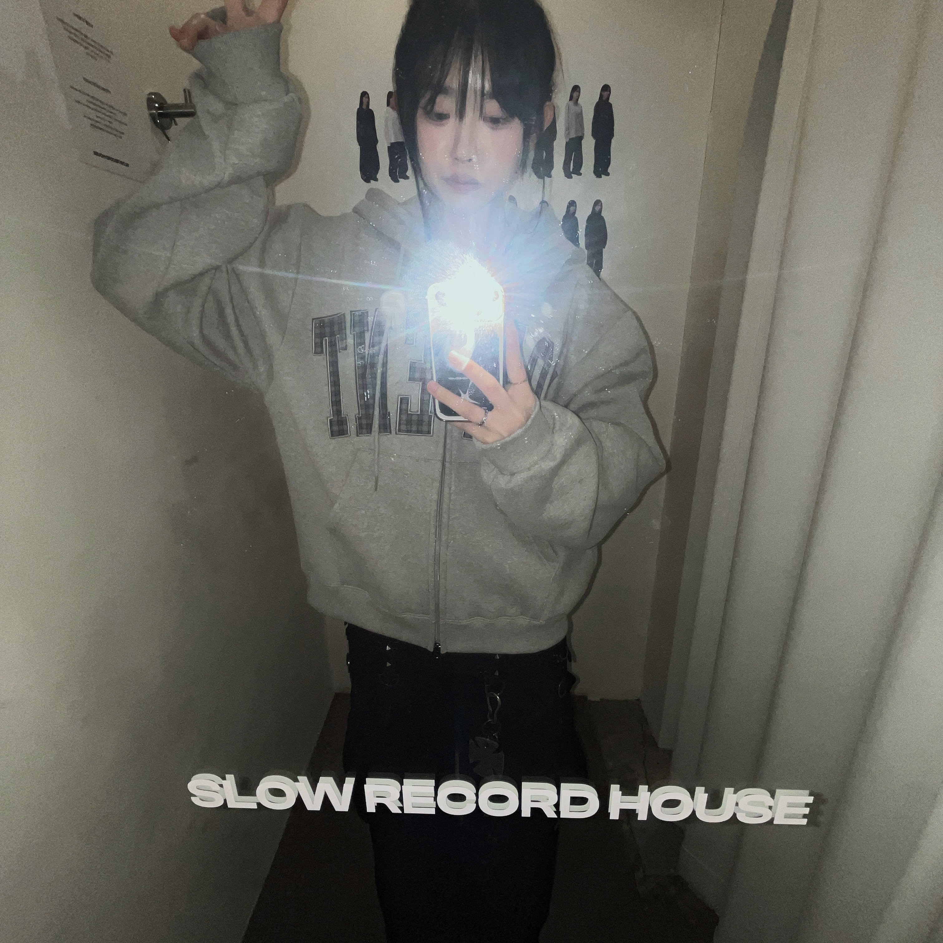 SLOW RECORD HOUSE Moment Zip-Up Hoodie Check 착용 스타일 - 2