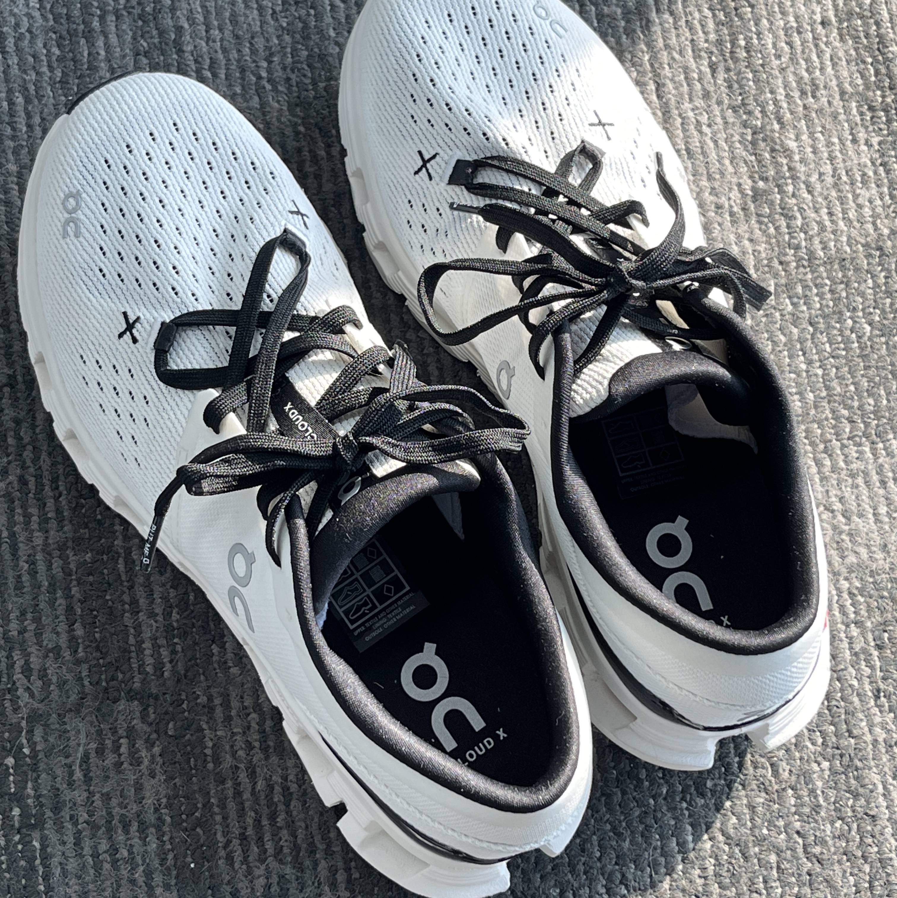 On Running Cloud X 4 Ivory Black 착용 스타일 - 1