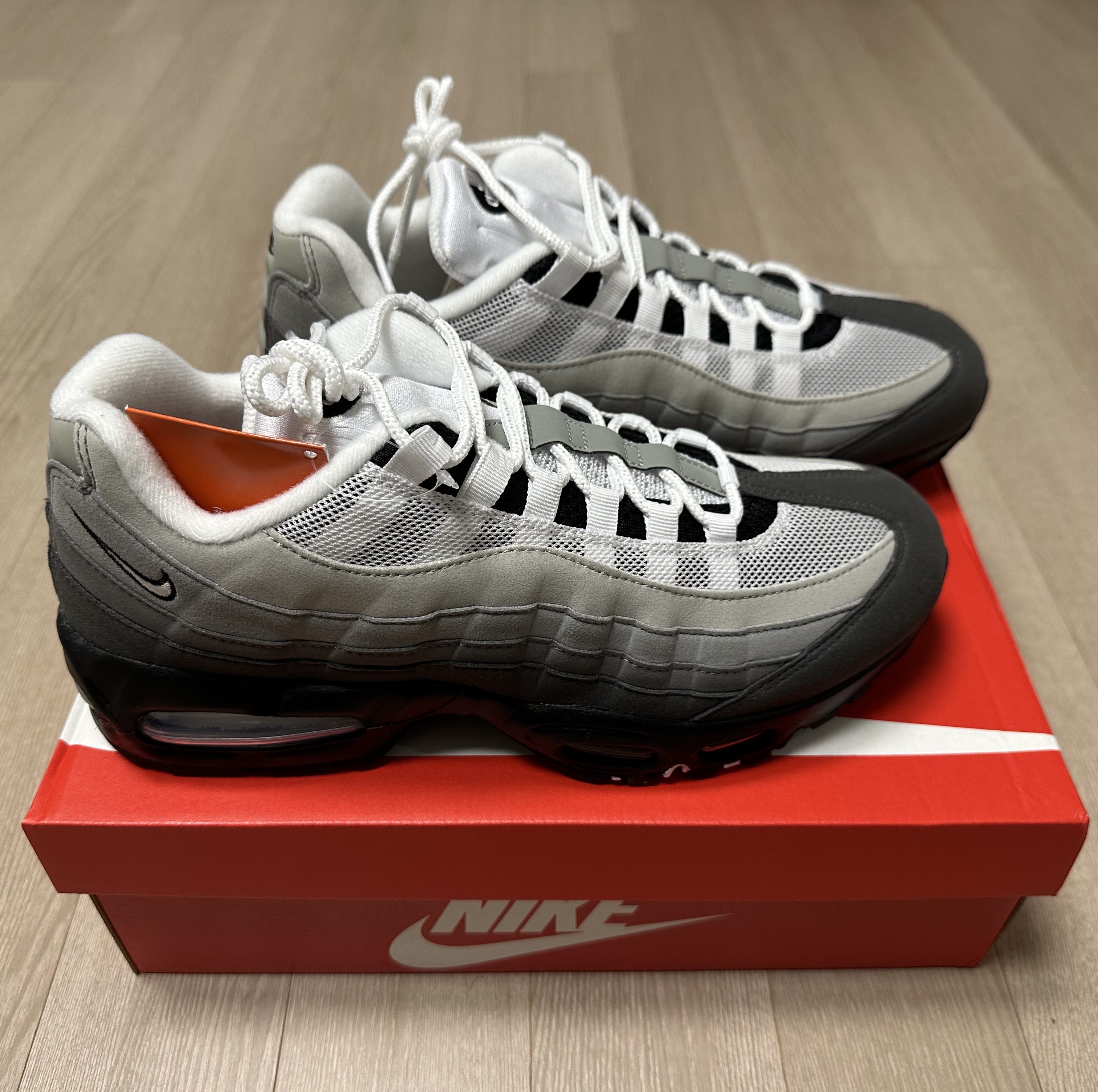 Nike Air Max 95 OG Black White 착용 스타일 - 2