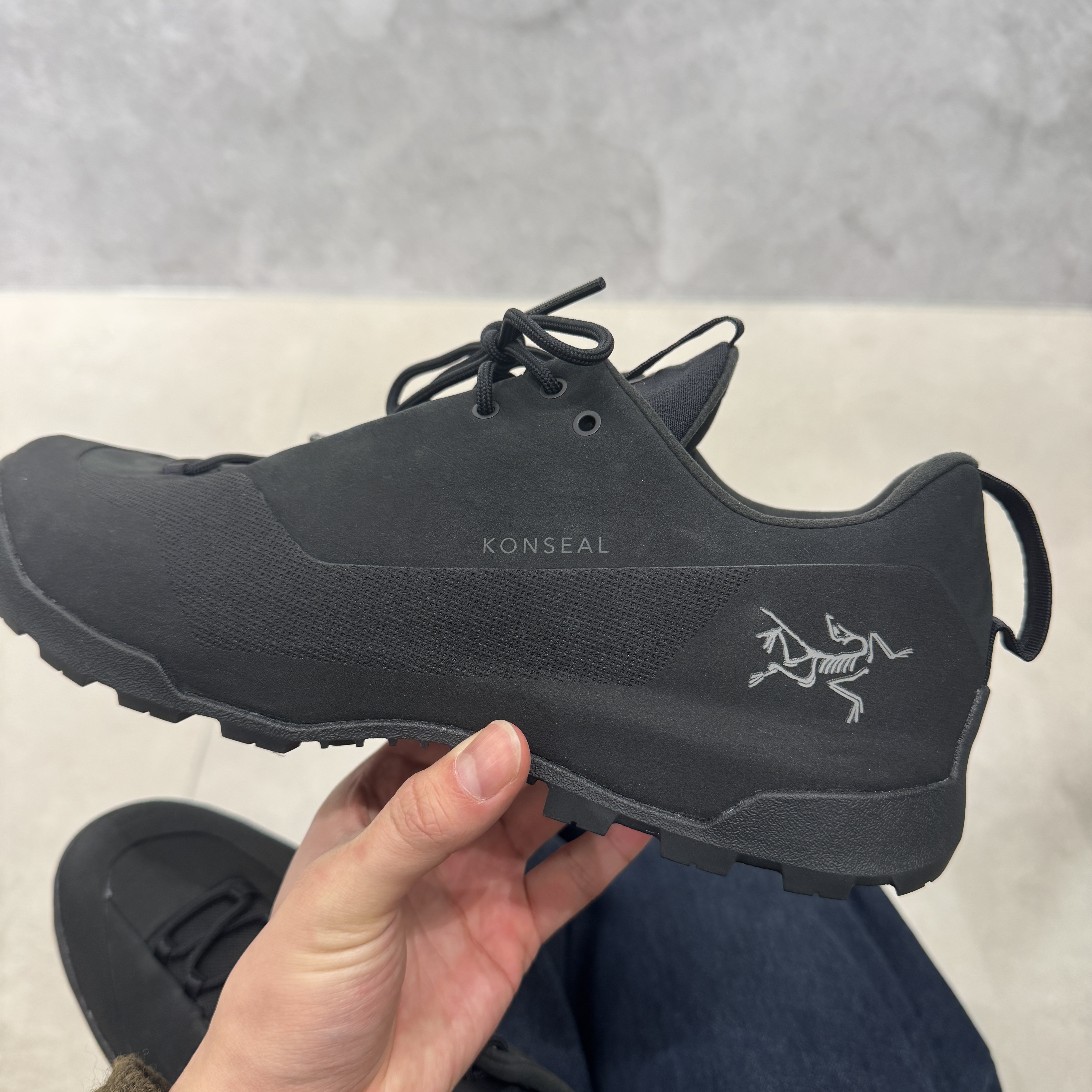 Arc'teryx Konseal Black 착용 스타일