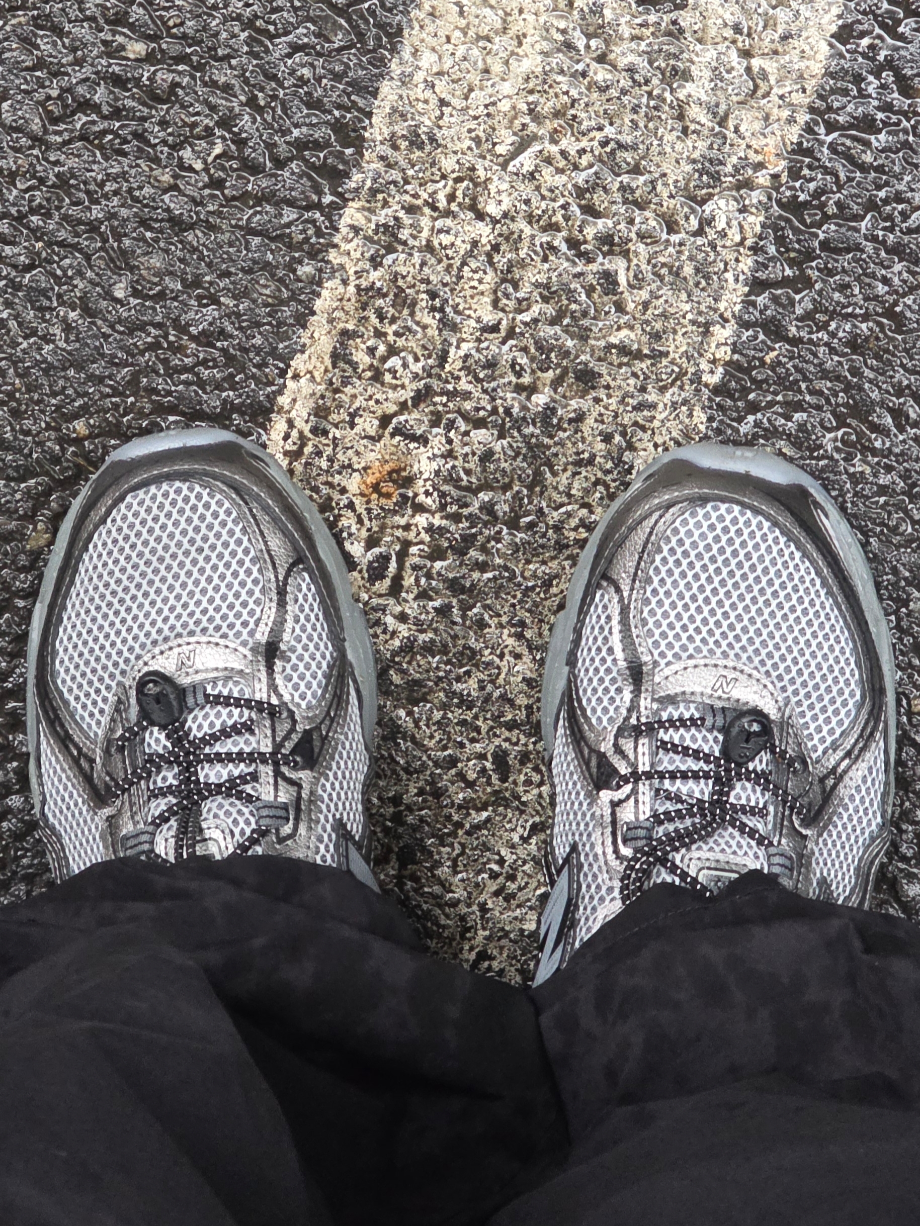 New Balance 740 Dark Silver Metallic 착용 스타일 - 2