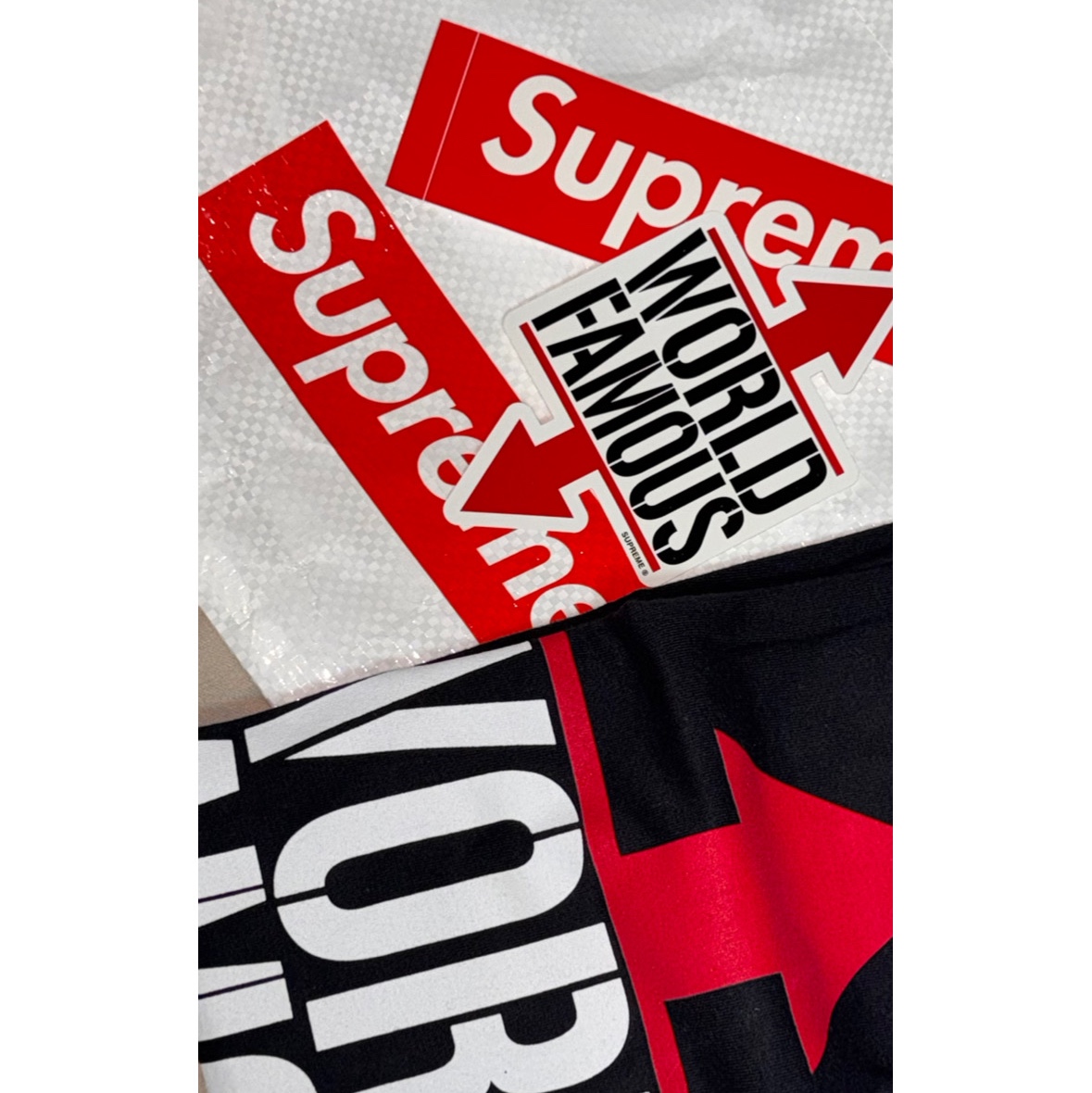 Supreme World Famous T-Shirt Black - 26SS 착용 스타일