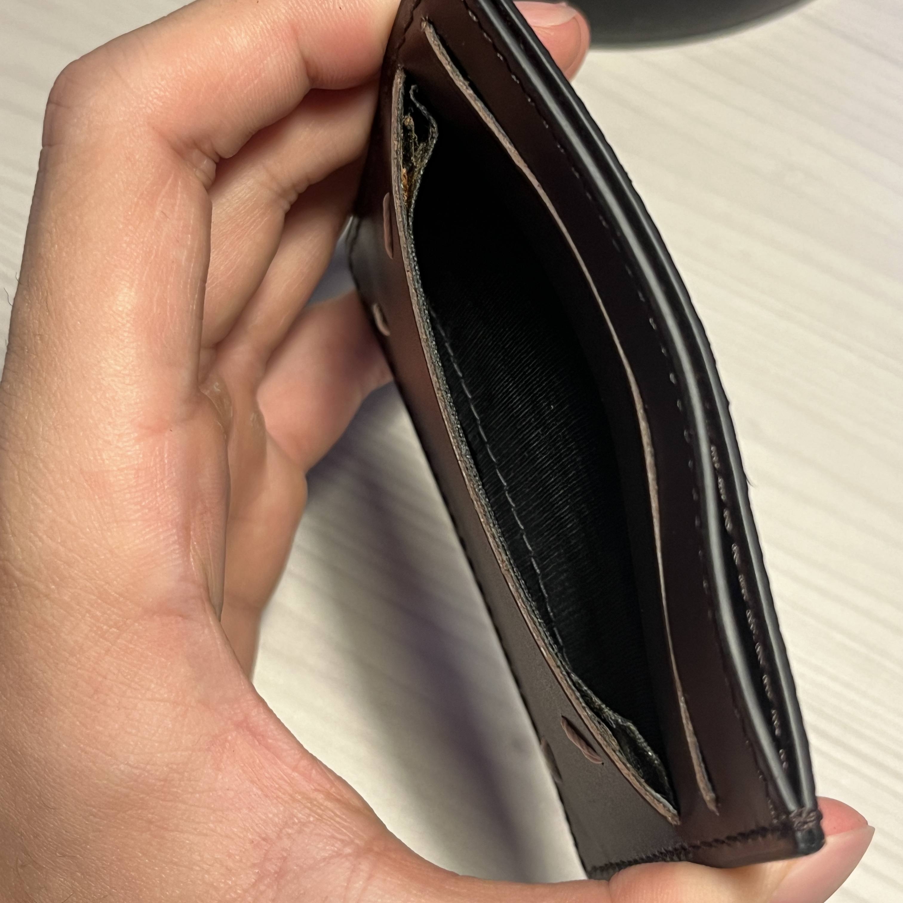 Maison Margiela Leather Card Holder Brown 착용 스타일 - 2