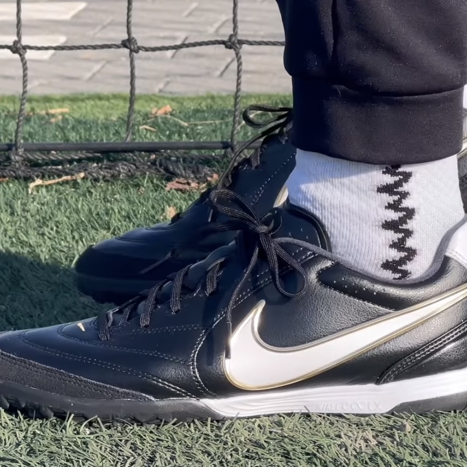 Nike Tiempo Ligera Pro TF Black White 착용 스타일 - 2