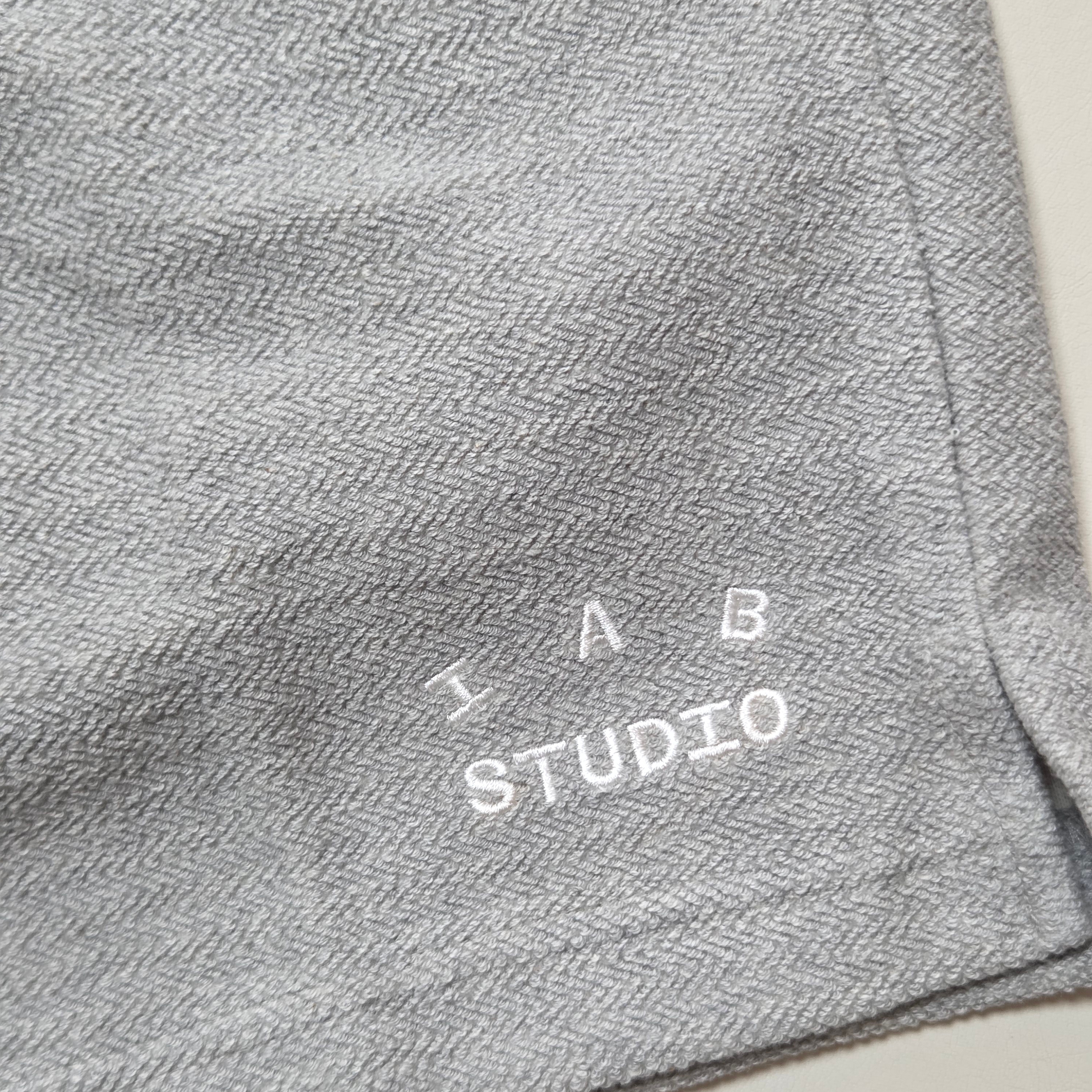 IAB Studio Herringbone Shorts Gray White 착용 스타일 - 3