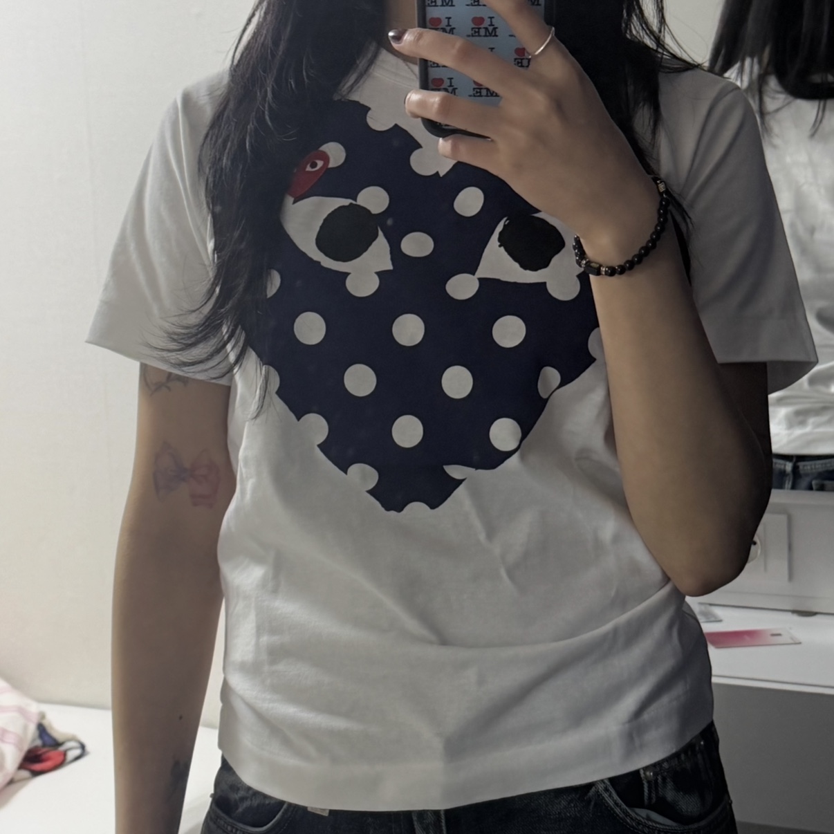 Play Comme des Garcons Red Heart Printed Blue Heart T-Shirt White 착용 스타일