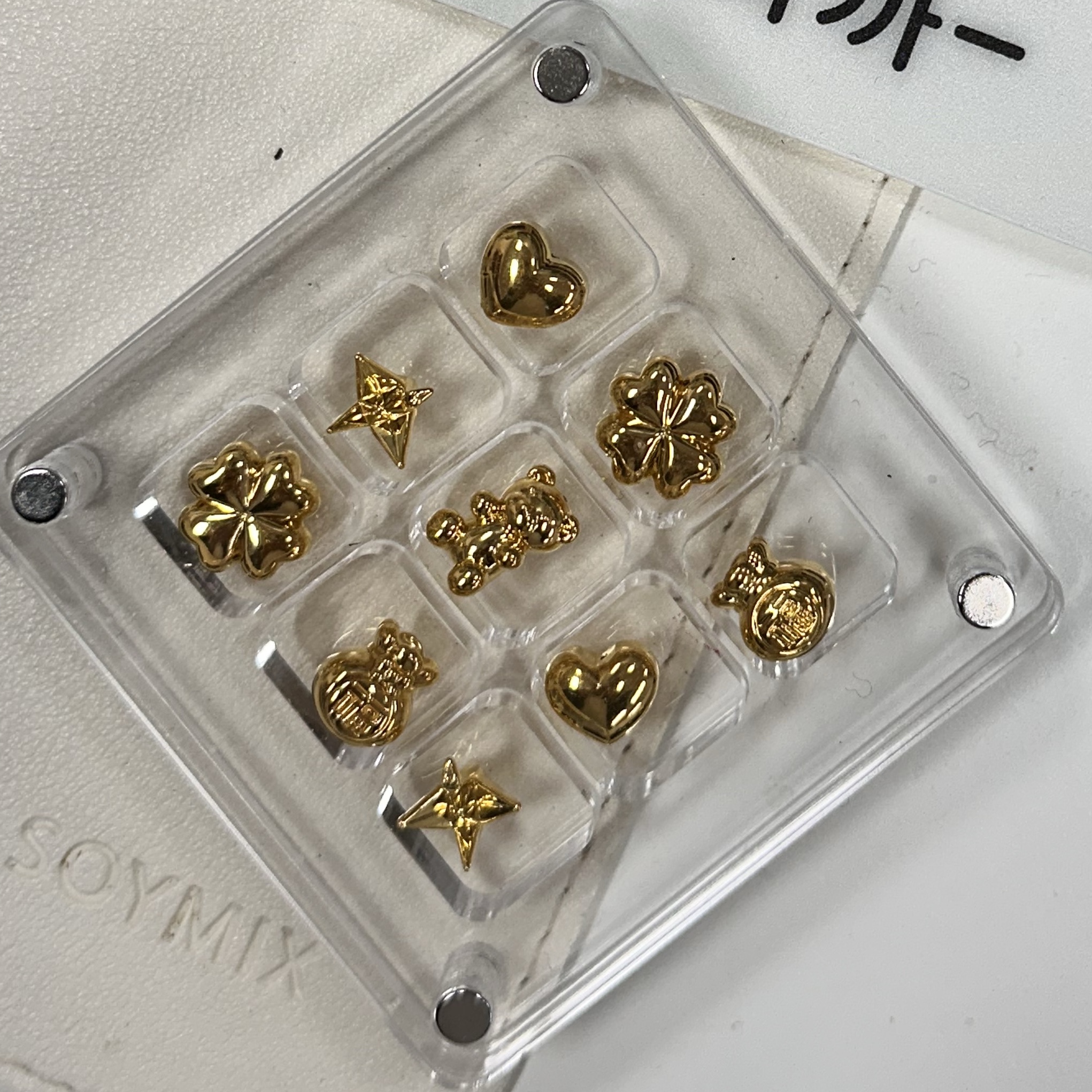 GOLDPANG 24K Gold Tongtong Lucky Clover Object 0.5g + Glass Bottle, GOLDPANG 24K Gold Tongtong Lucky Pouch Object 0.5g + Glass Bottle 착용 스타일 - 2