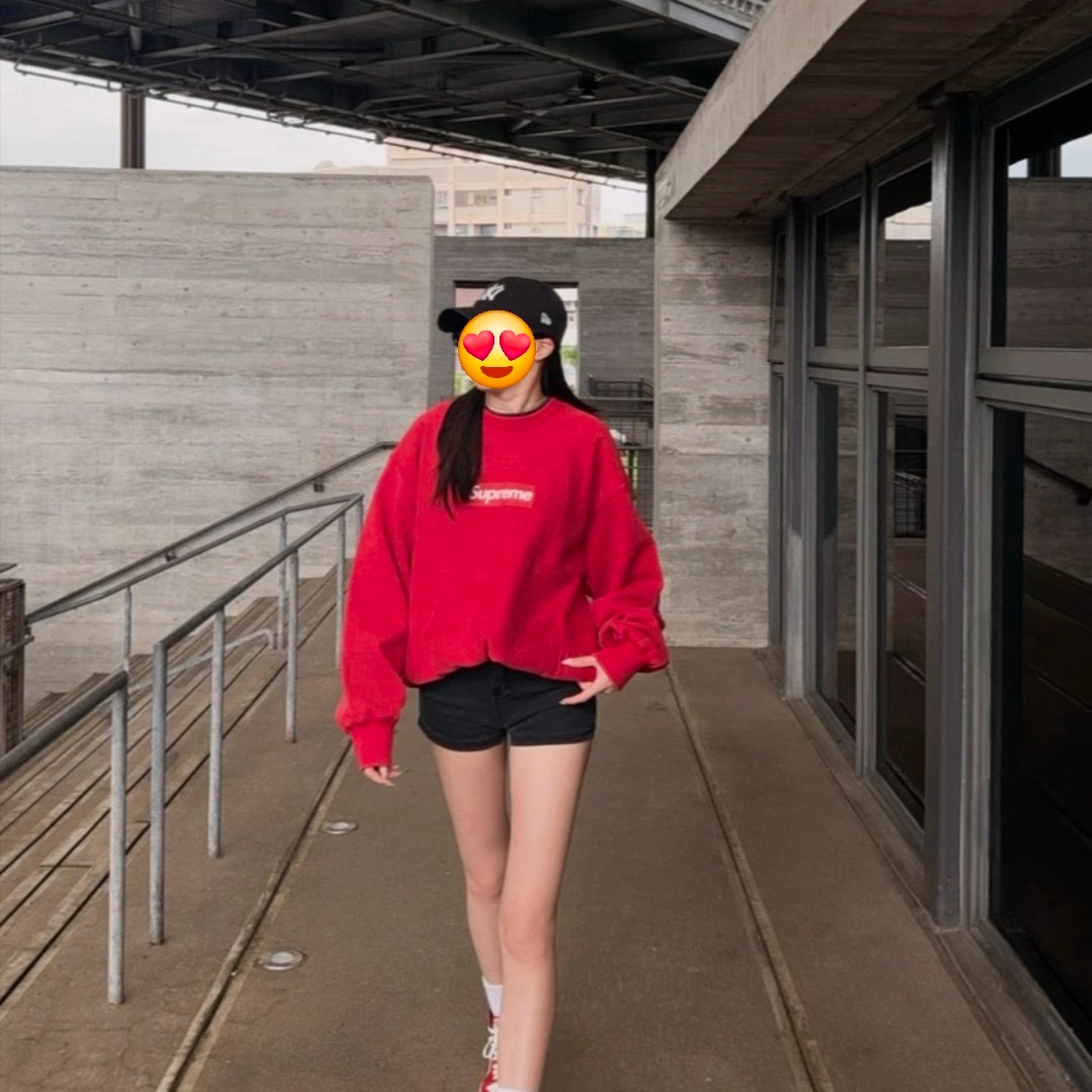 Supreme Washed Box Logo Crewneck Red - 25SS 착용 스타일 - 1