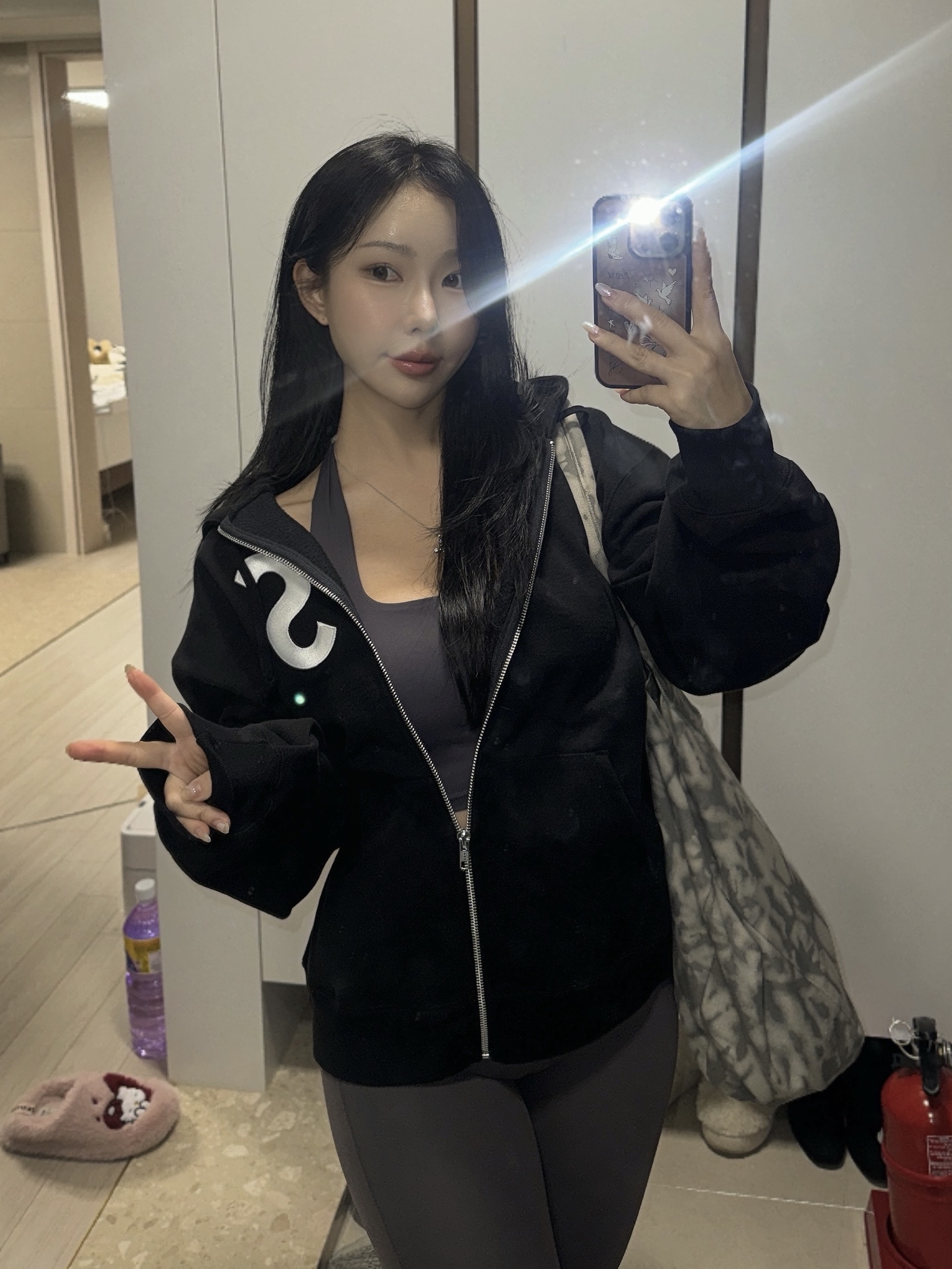 Supreme S Logo Zip Up Hooded Sweatshirt Black - 25FW, Alo Yoga Iconic Shopper Tote Bag Grey Tiedye 착용 스타일