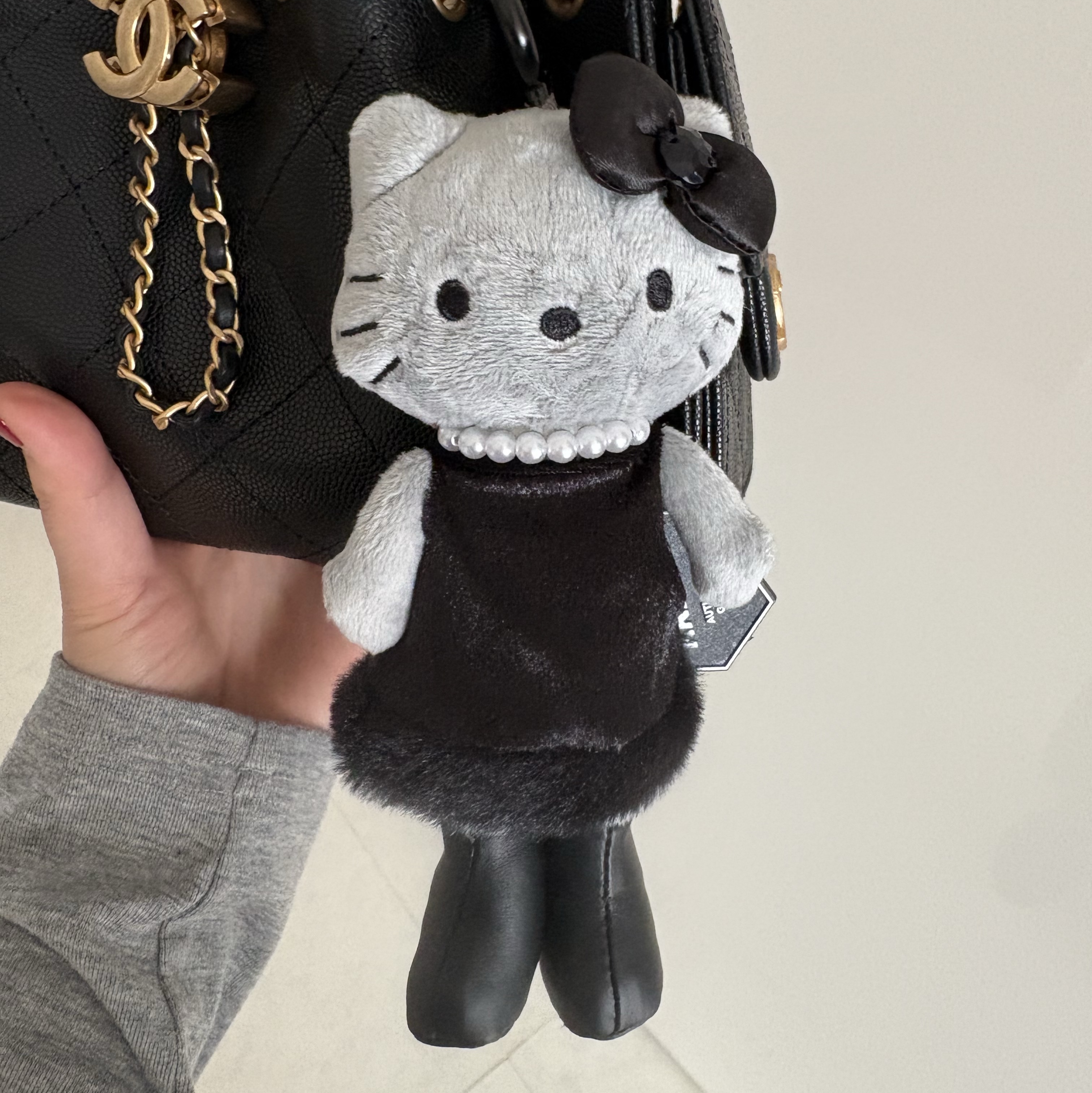 Sanrio Hello Kitty Black Angel Collection Style Up Mascot Dress Gray, Chanel 25 Mini Bag Grained Calfskin & Gold Black 착용 스타일
