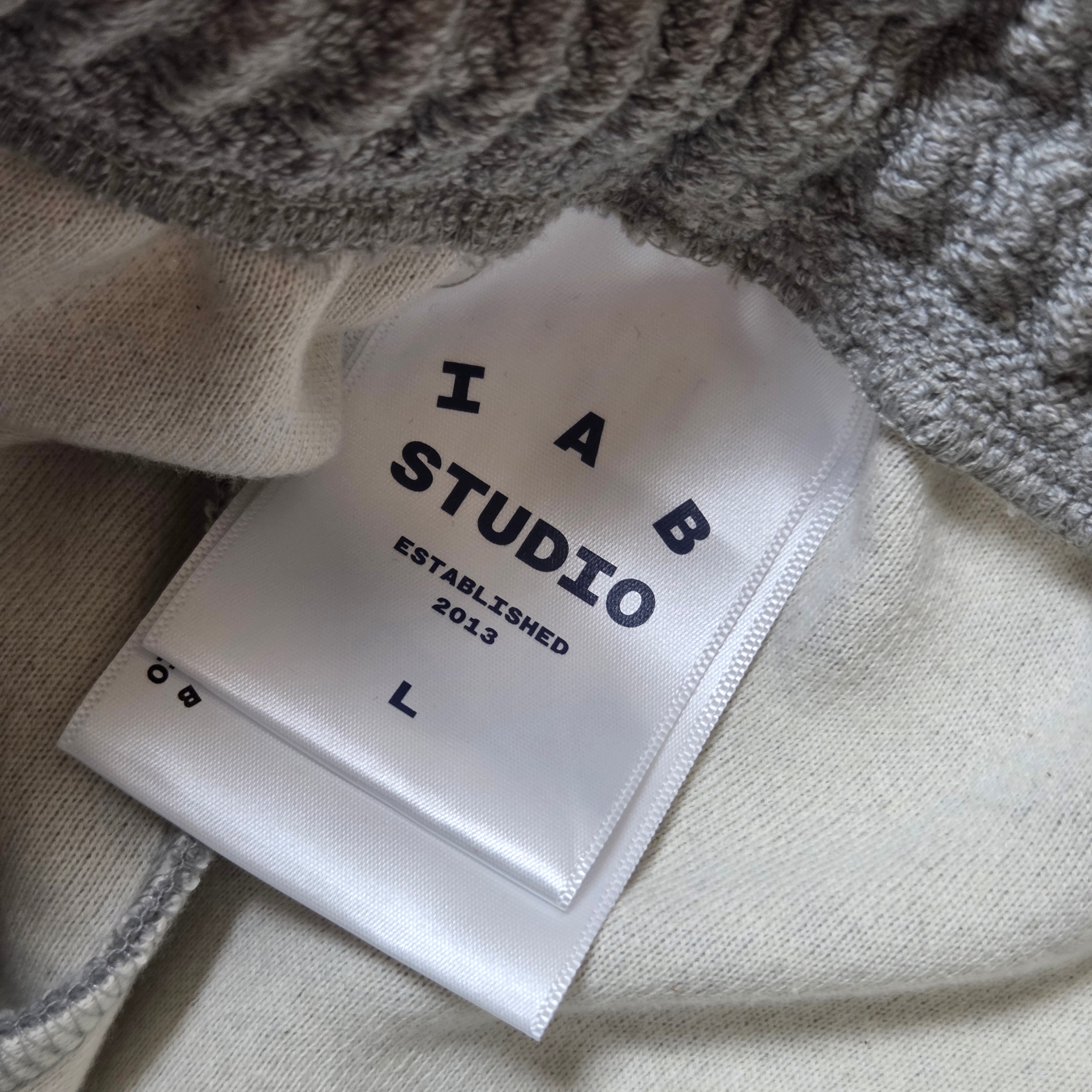 IAB Studio Herringbone Shorts Gray White 착용 스타일 - 5