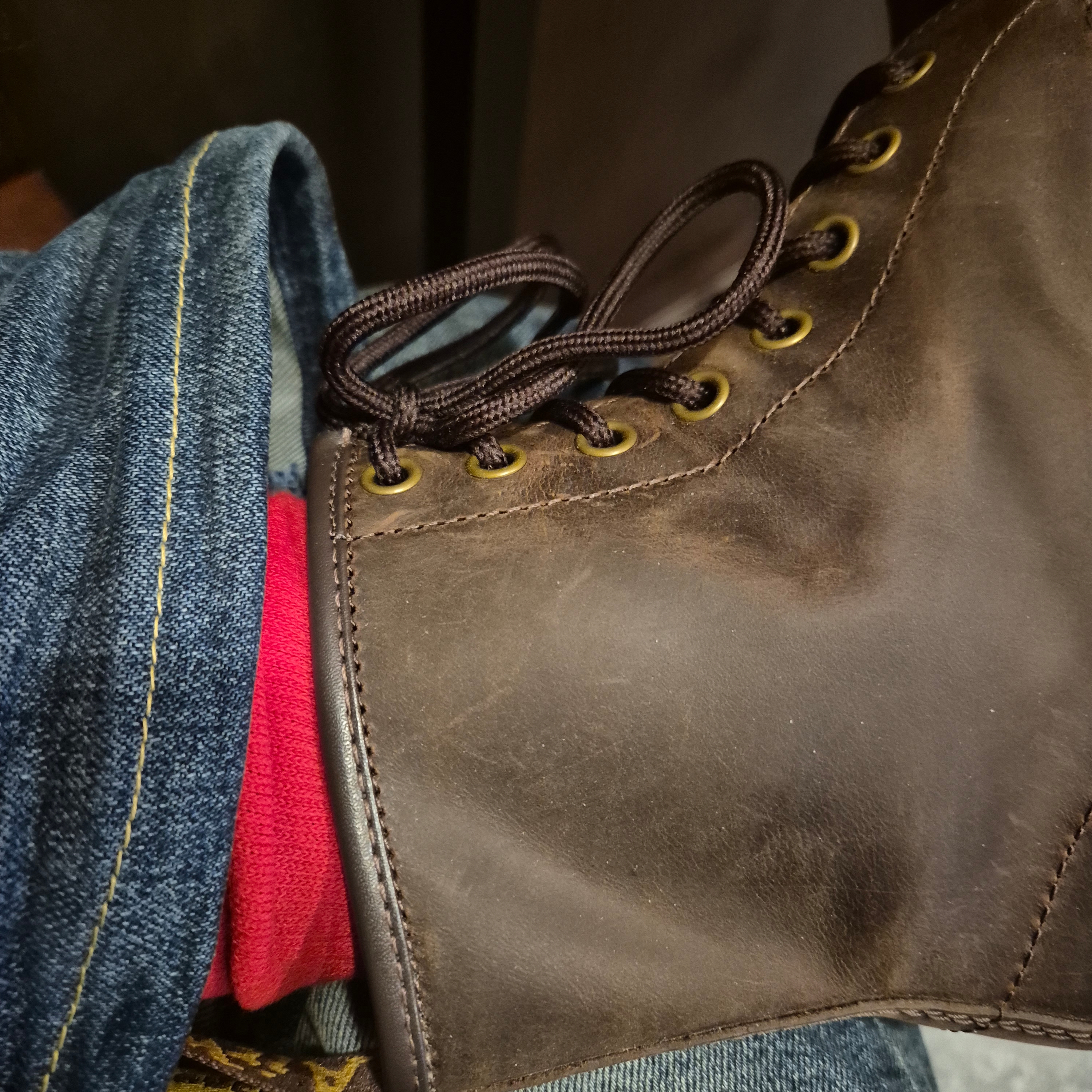 Undermycar Mu.114 Original Logo Washed Slim Flare Jeans Washed Blue, Dr. Martens 1460 Crazy Horse Brown 착용 스타일 - 4