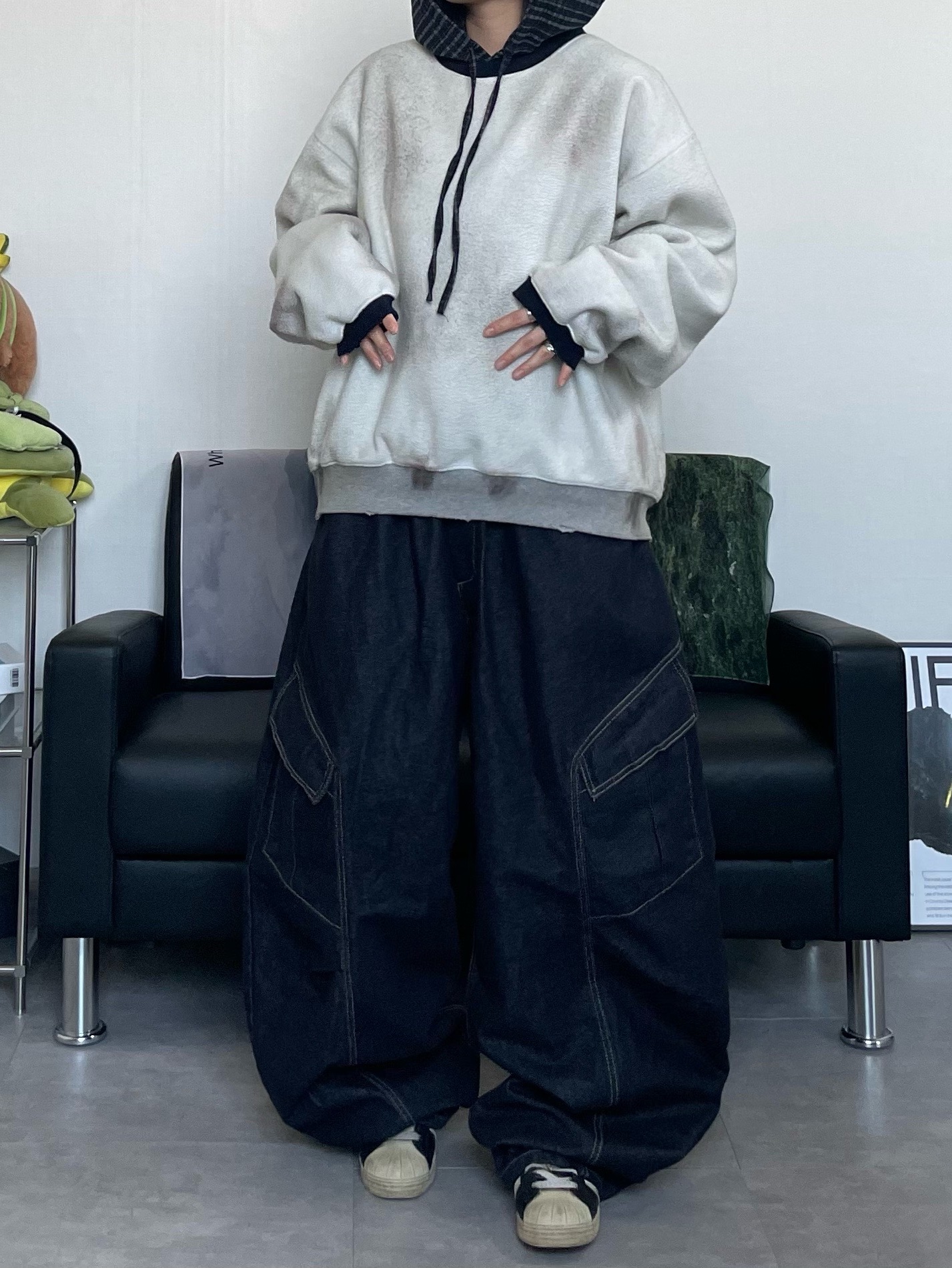 Adidas Superstar Premium Black White 착용 스타일 - 6