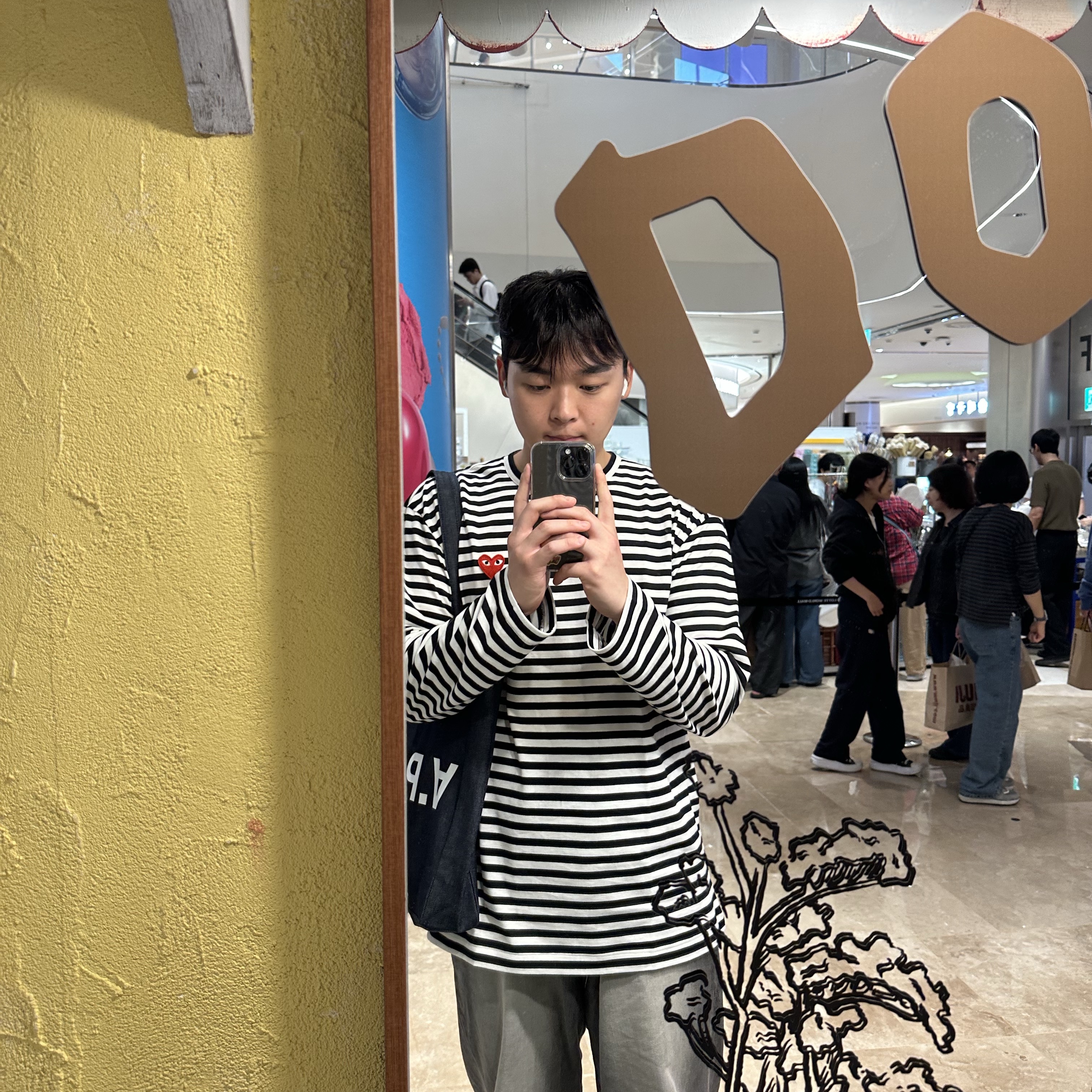 Play Comme des Garcons Striped LS T-Shirt Black White 착용 스타일
