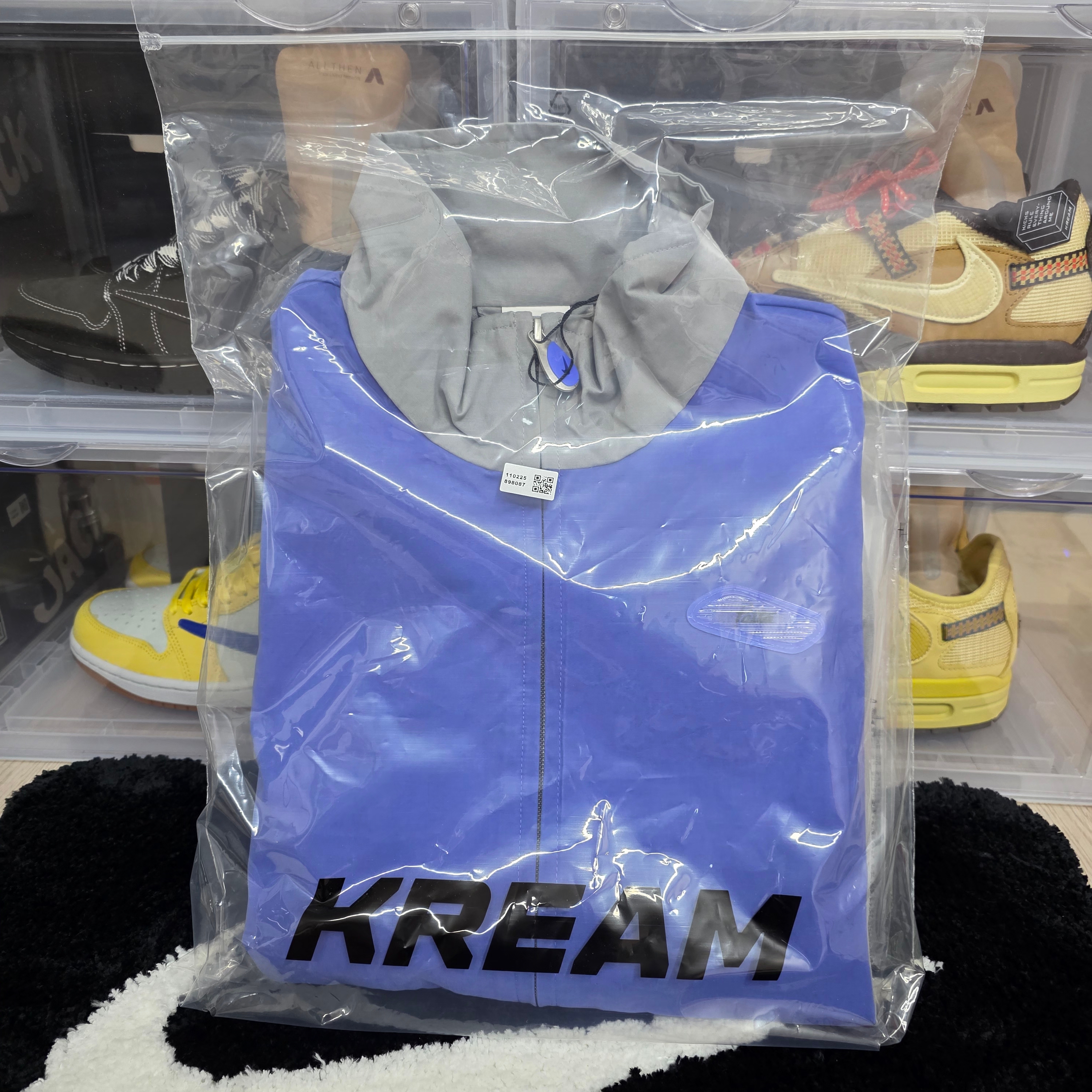 Nike x Patta Track Jacket Particle Grey Sapphire (HJ0712-073), Nike x Patta Track Pants Particle Grey Sapphire (HJ0737-073) 착용 스타일 - 1