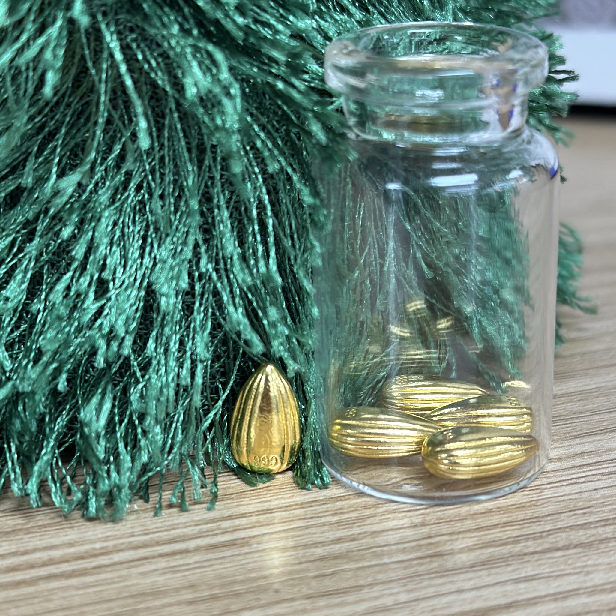 GOLDPANG 24K Gold Tongtong Golden Seed Object 1g + Glass Bottle 착용 스타일 - 2