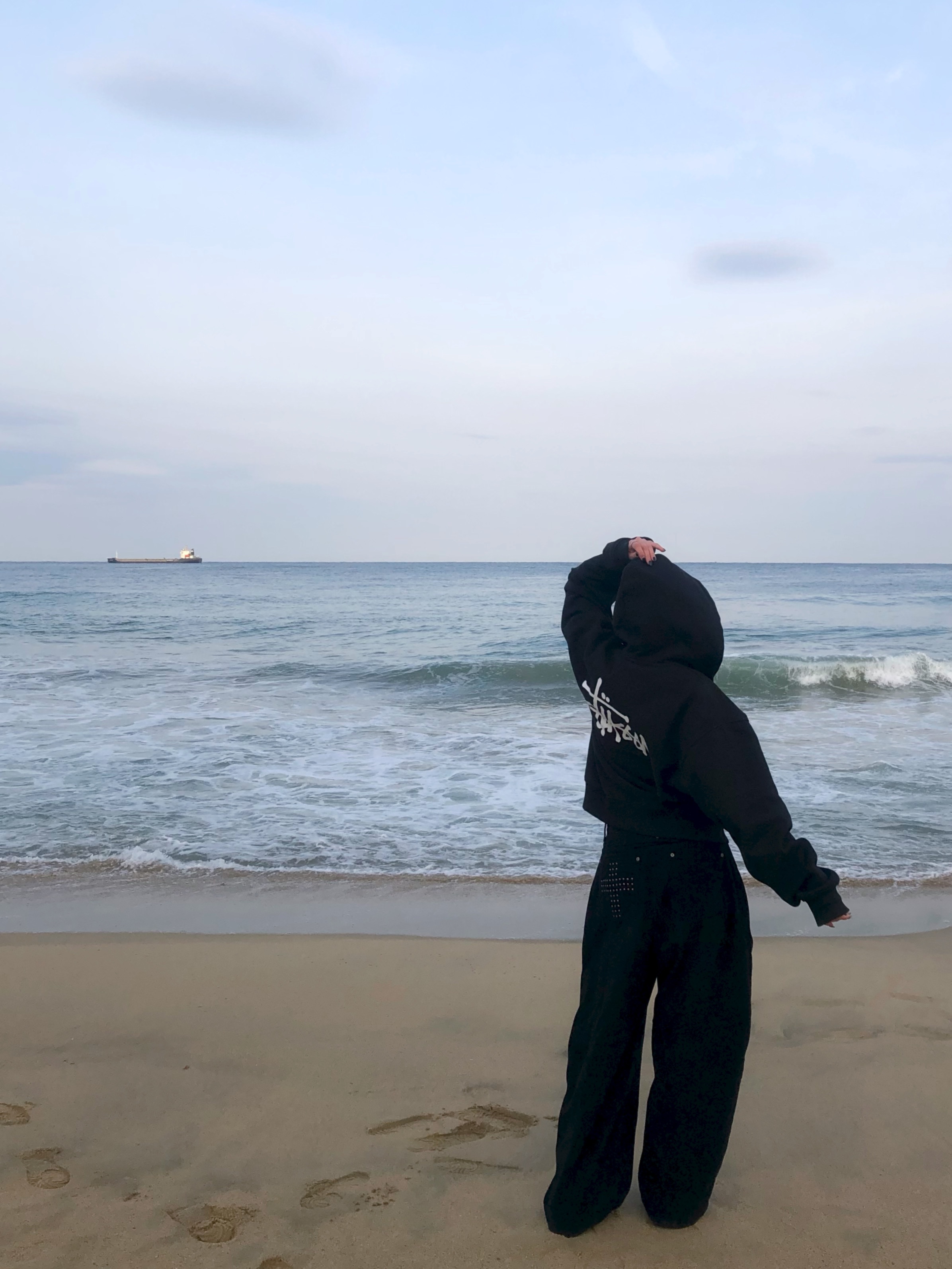 Stussy Basic Zip Hoodie Black, Stussy Micro Ripstop Down Parka Jet Black 착용 스타일 - 1