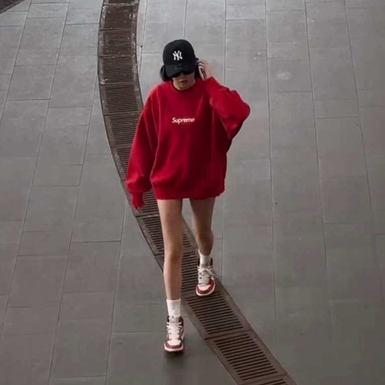 Supreme Washed Box Logo Crewneck Red - 25SS 착용 스타일 - 2