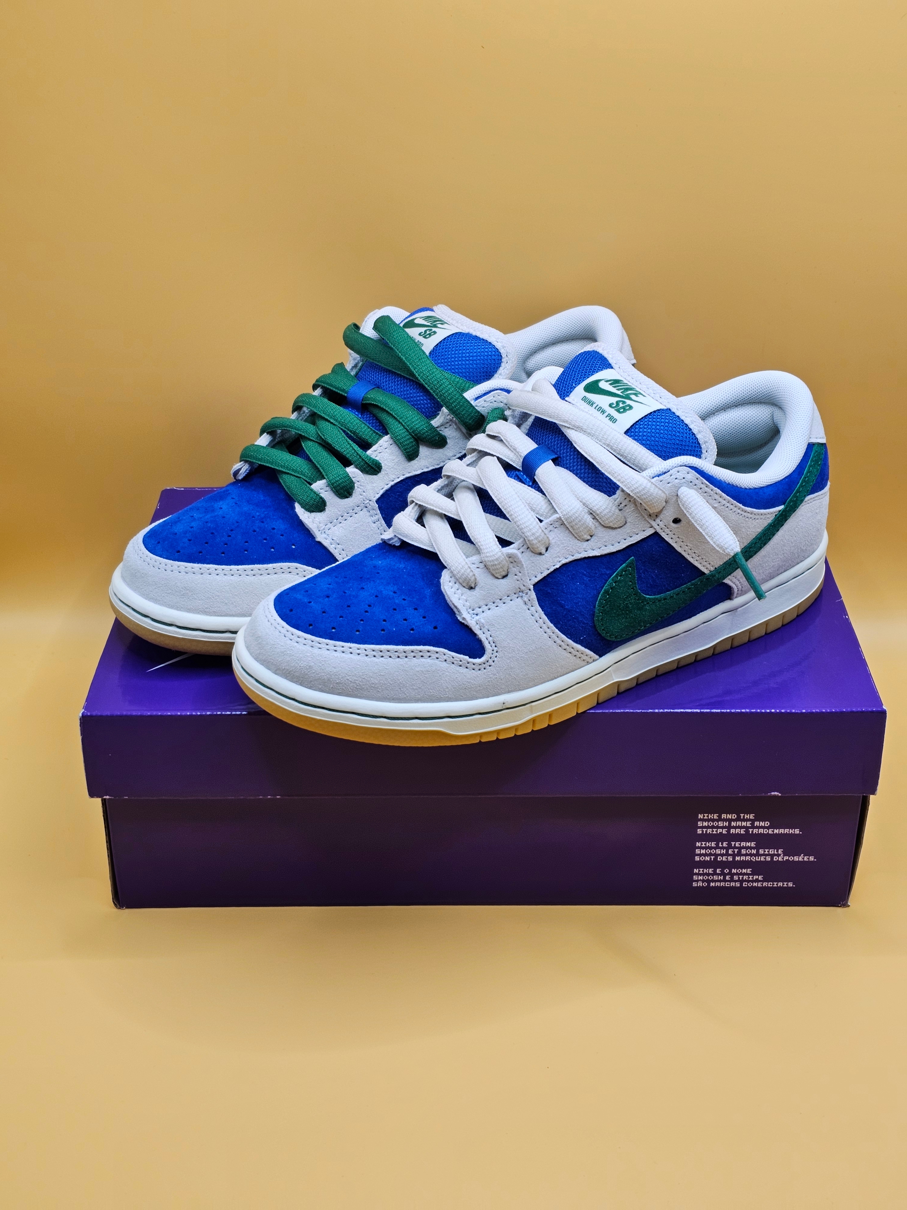 Nike SB Dunk Low Pro Phantom and Hyper Royal 착용 스타일 - 2