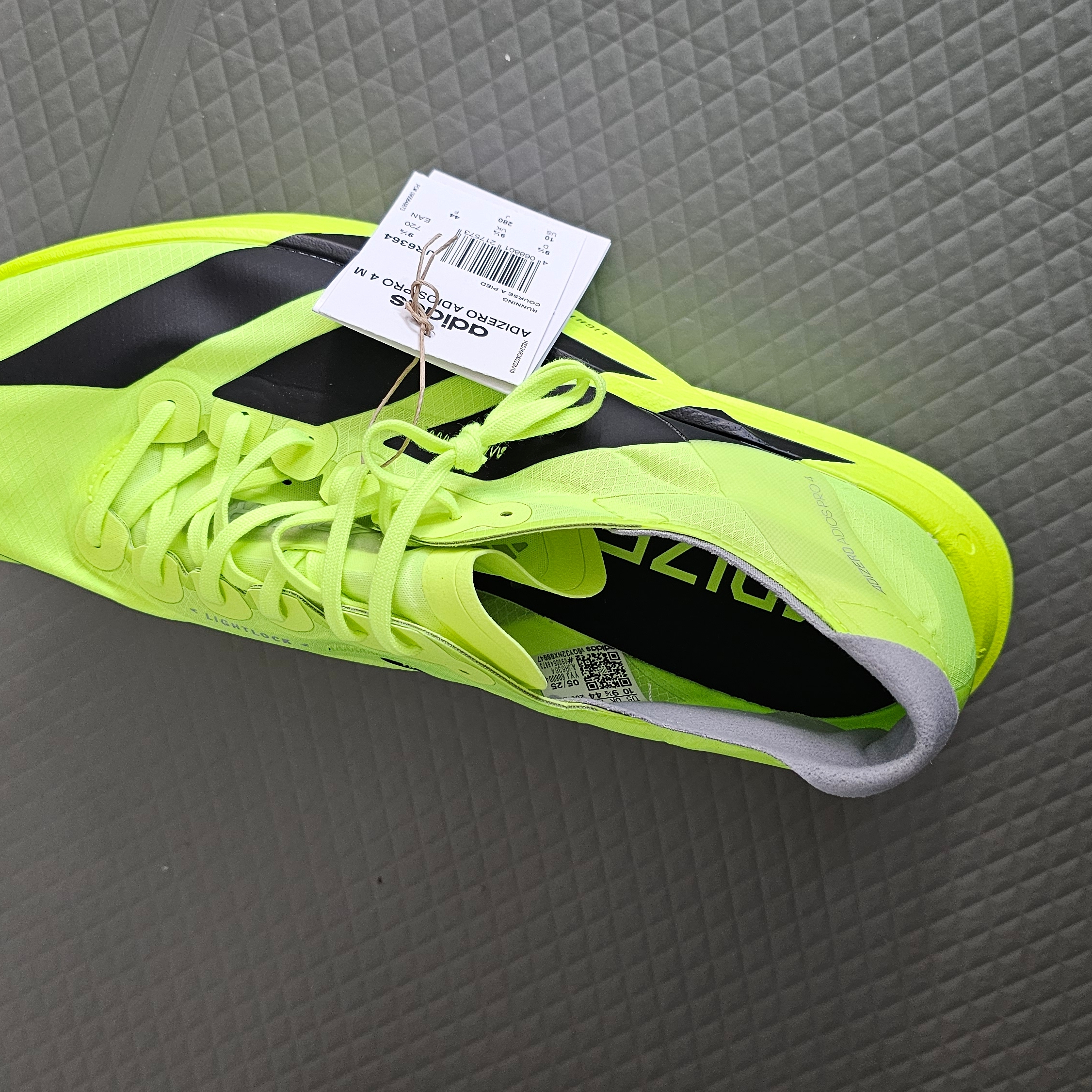 Adidas Adizero Adios Pro 4 Lucid Lemon Core Black 착용 스타일 - 2