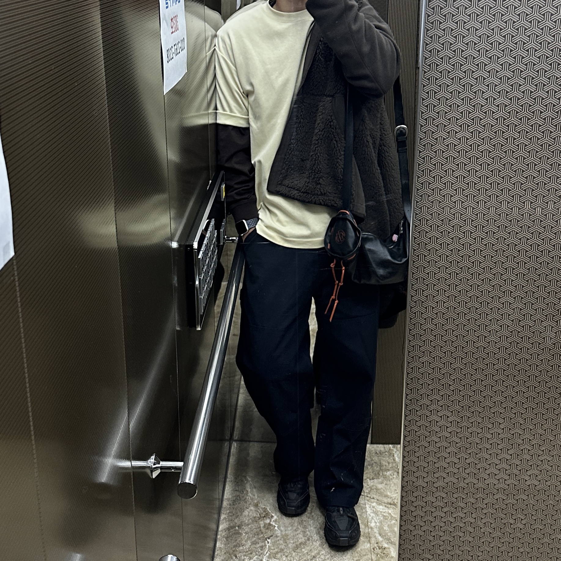 Salomon ACS Pro Black, Ader Error x Zara Stitch Leather Crossbody Bag Black 착용 스타일