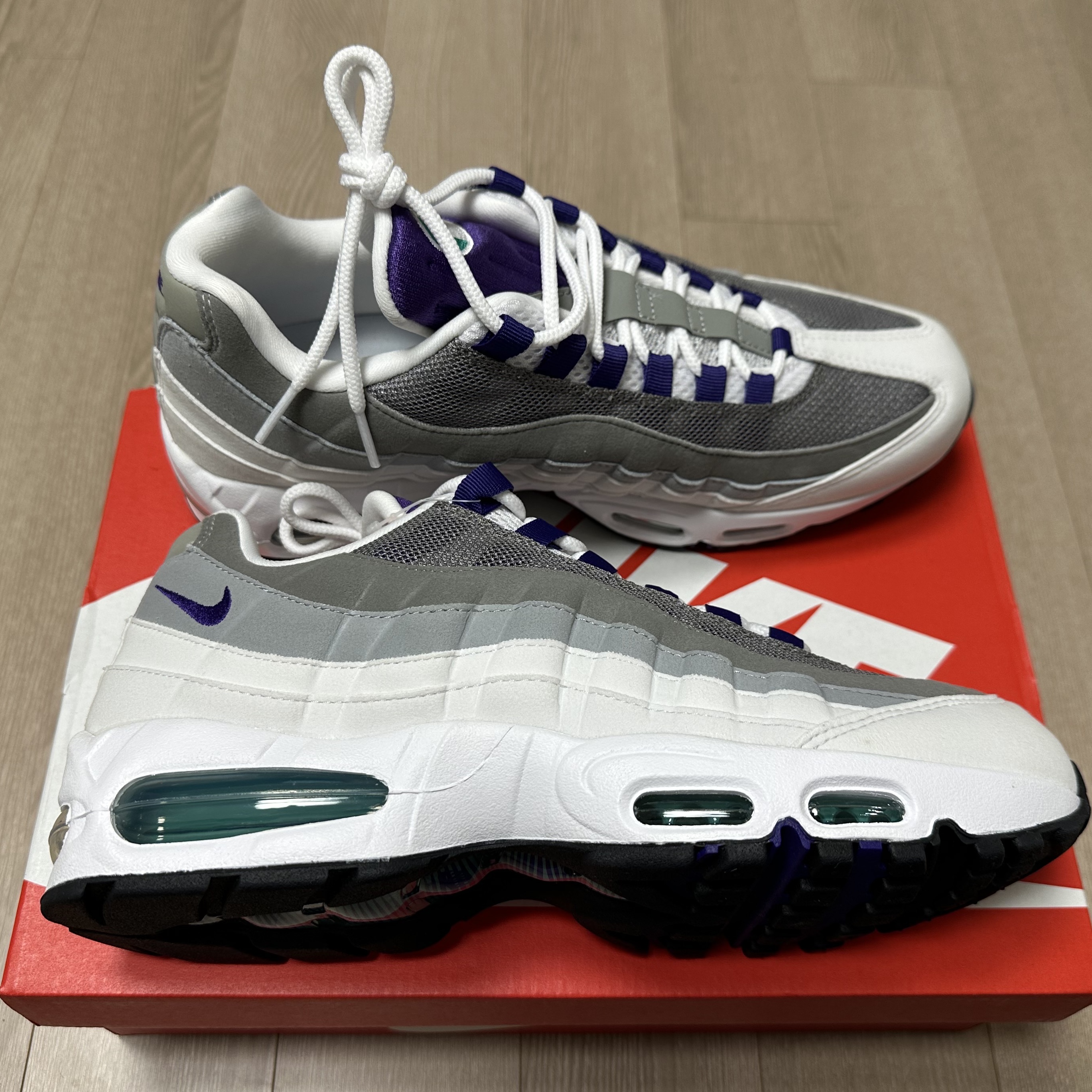 (W) Nike Air Max 95 White Emerald Green 착용 스타일 - 3