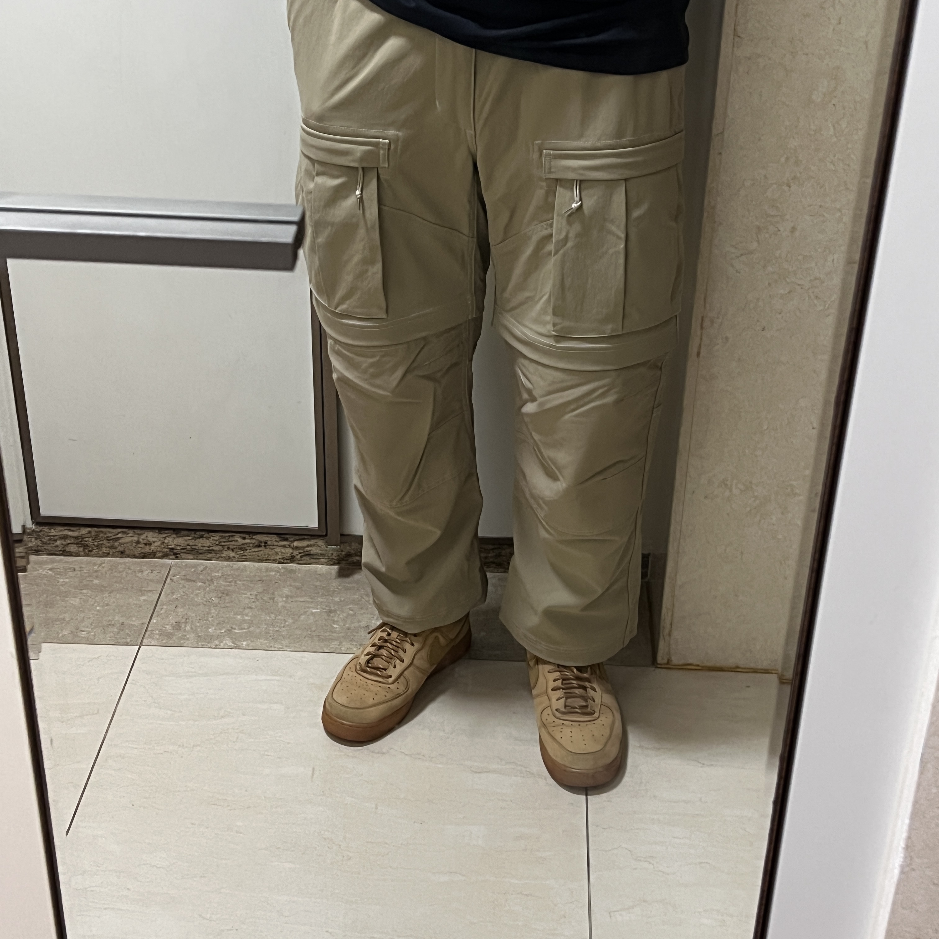 Nike ACG Smith Summit Cargo Pants Khaki Iron Ore - Asia 착용 스타일 - 3