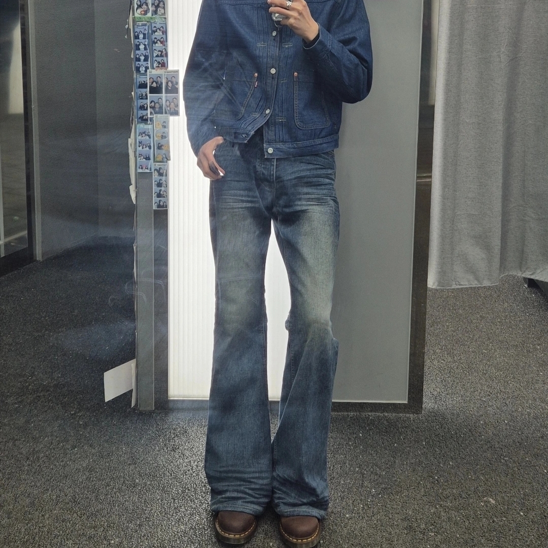 Undermycar Mu.114 Original Logo Washed Slim Flare Jeans Washed Blue, Dr. Martens 1460 Crazy Horse Brown 착용 스타일 - 2