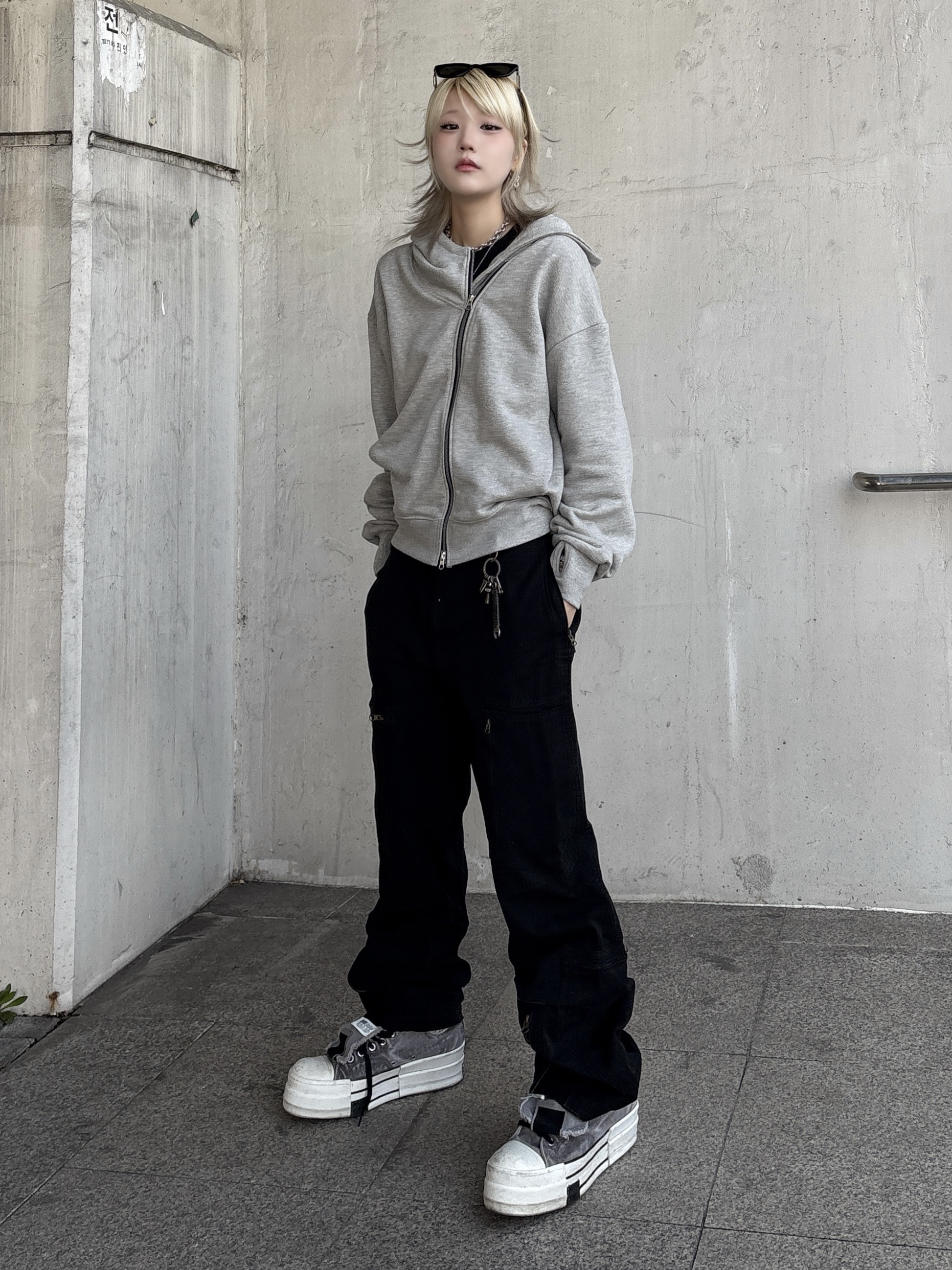 Converse x Drkshdw DBL Drkstar Overdye Chuck 70 Hi Concrete 착용 스타일 - 1