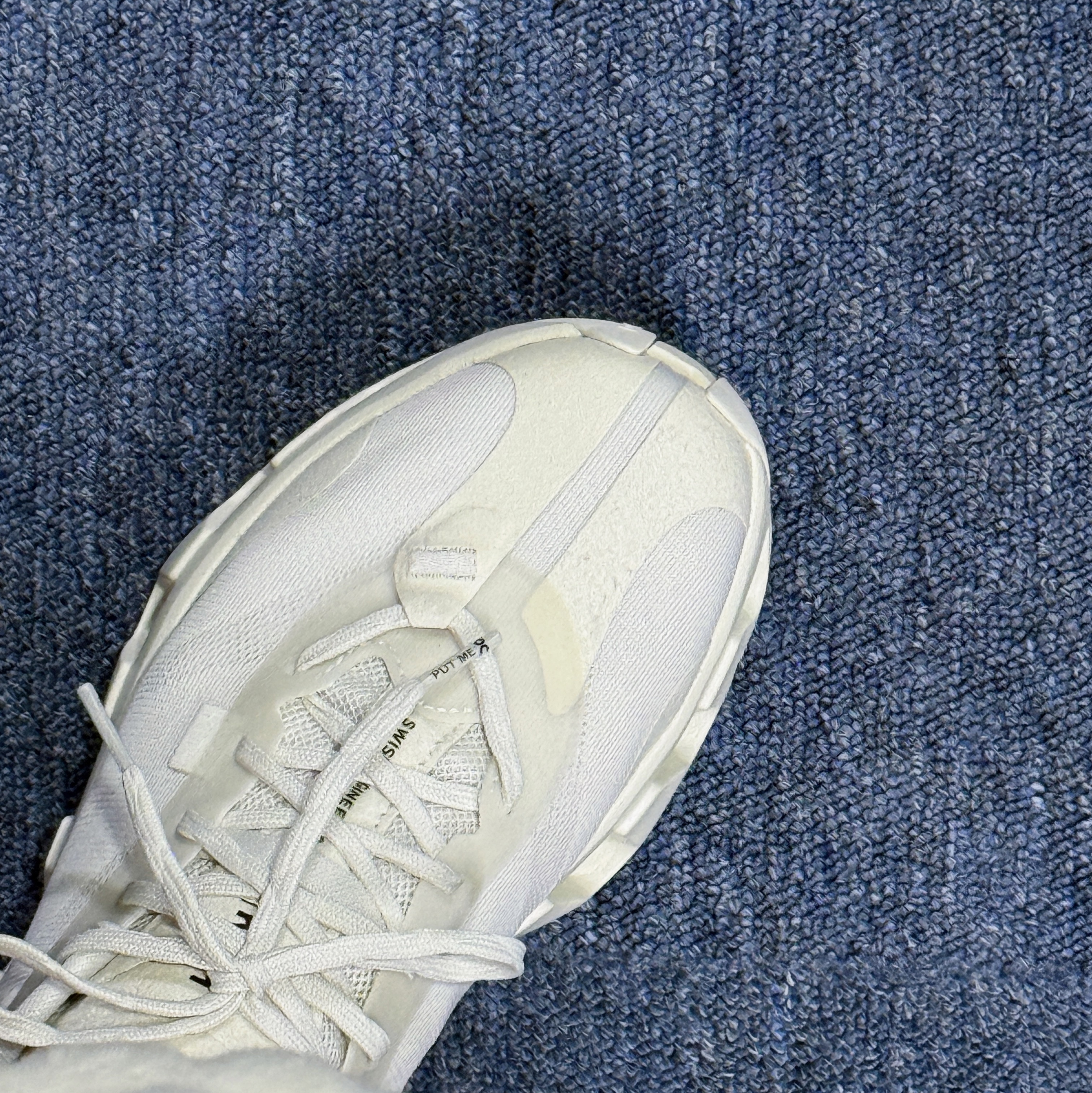 (W) On Running x Kith K-Tech 1 Tofu 착용 스타일 - 1