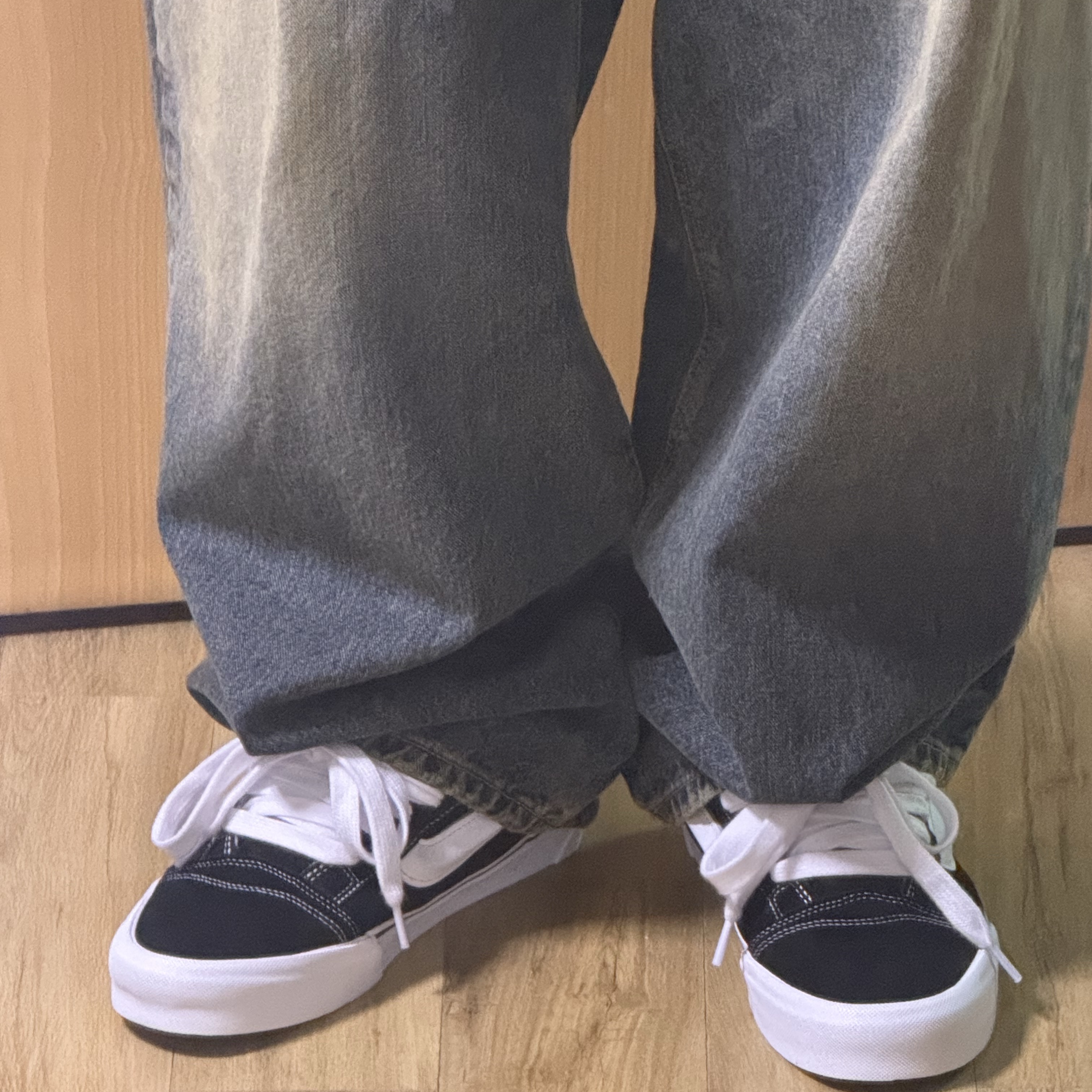 Vans Knu-Skool Black True White 착용 스타일