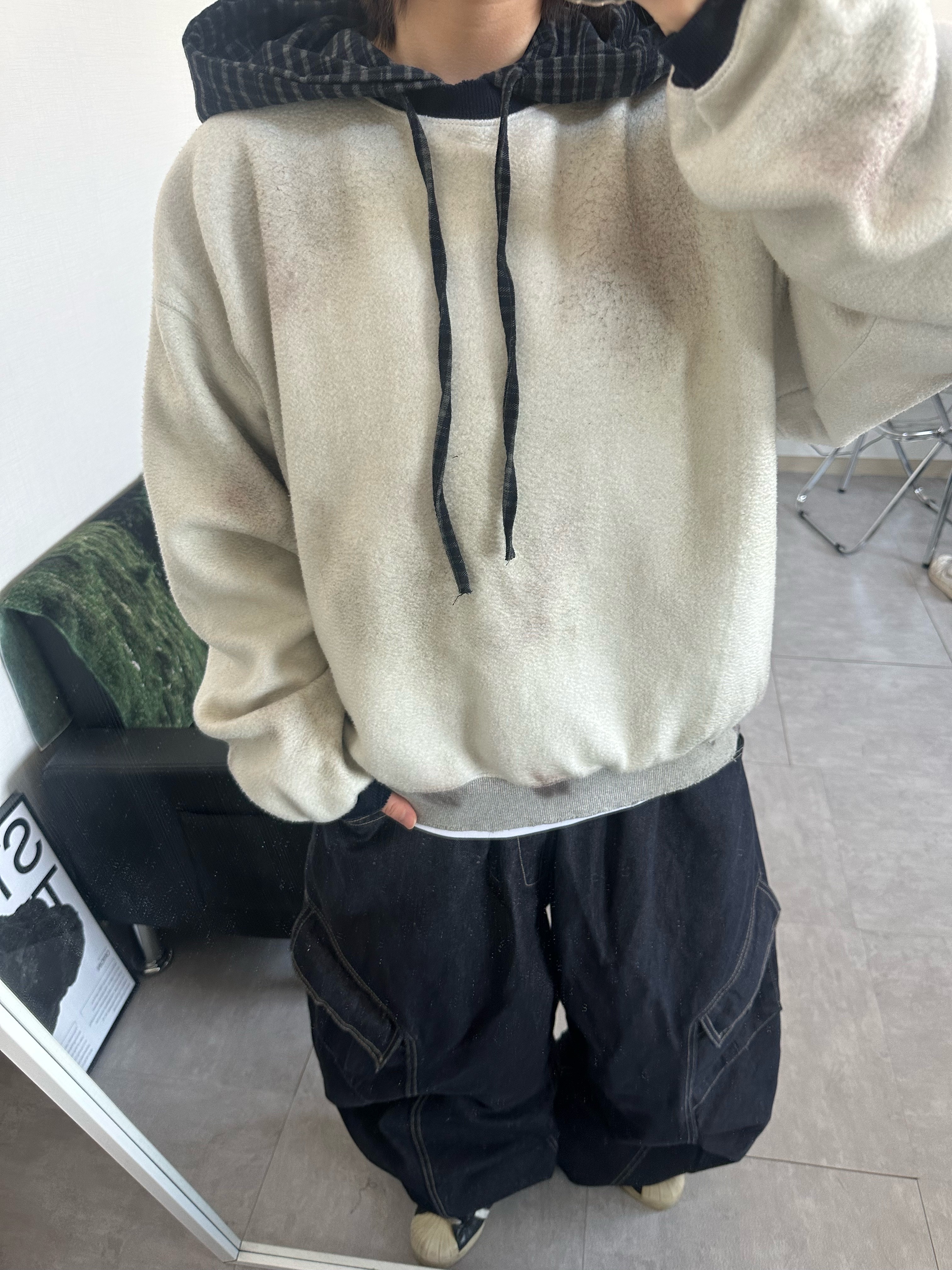 Adidas Superstar Premium Black White 착용 스타일 - 2