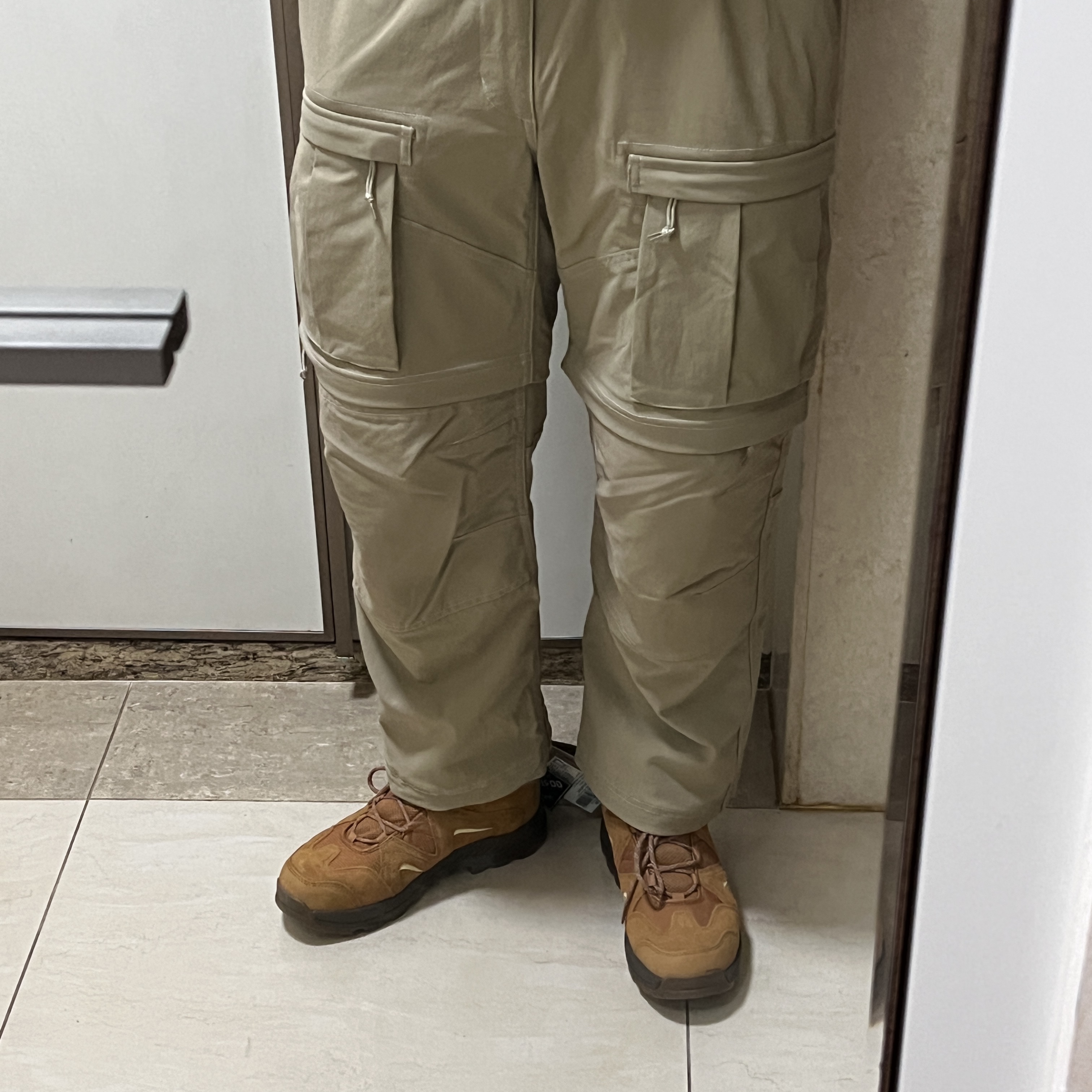 Nike ACG Smith Summit Cargo Pants Khaki Iron Ore - Asia 착용 스타일 - 4