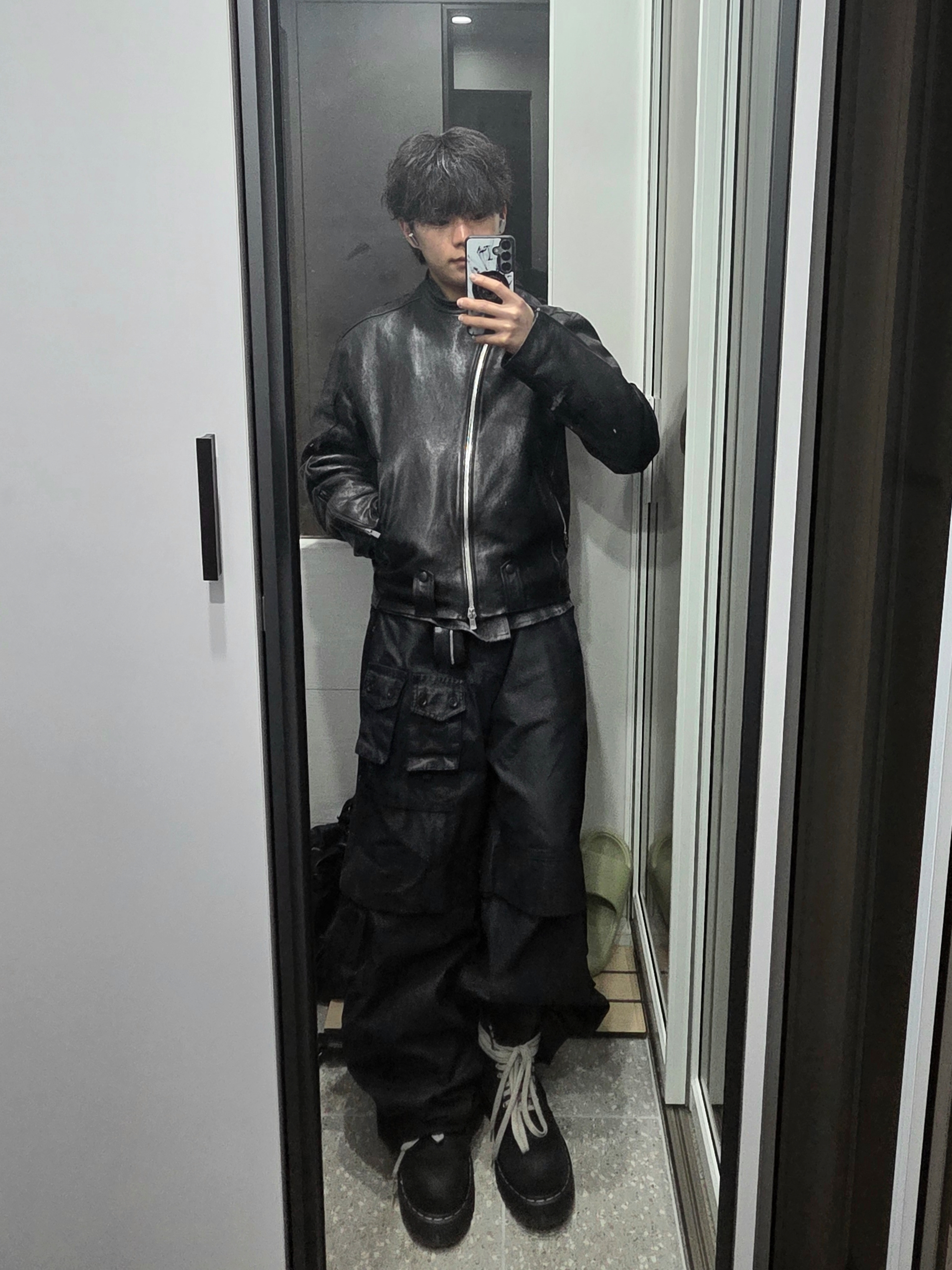 Haleine Leather Asymmetric Biker Jacket Black (WJ301) 착용 스타일 - 2